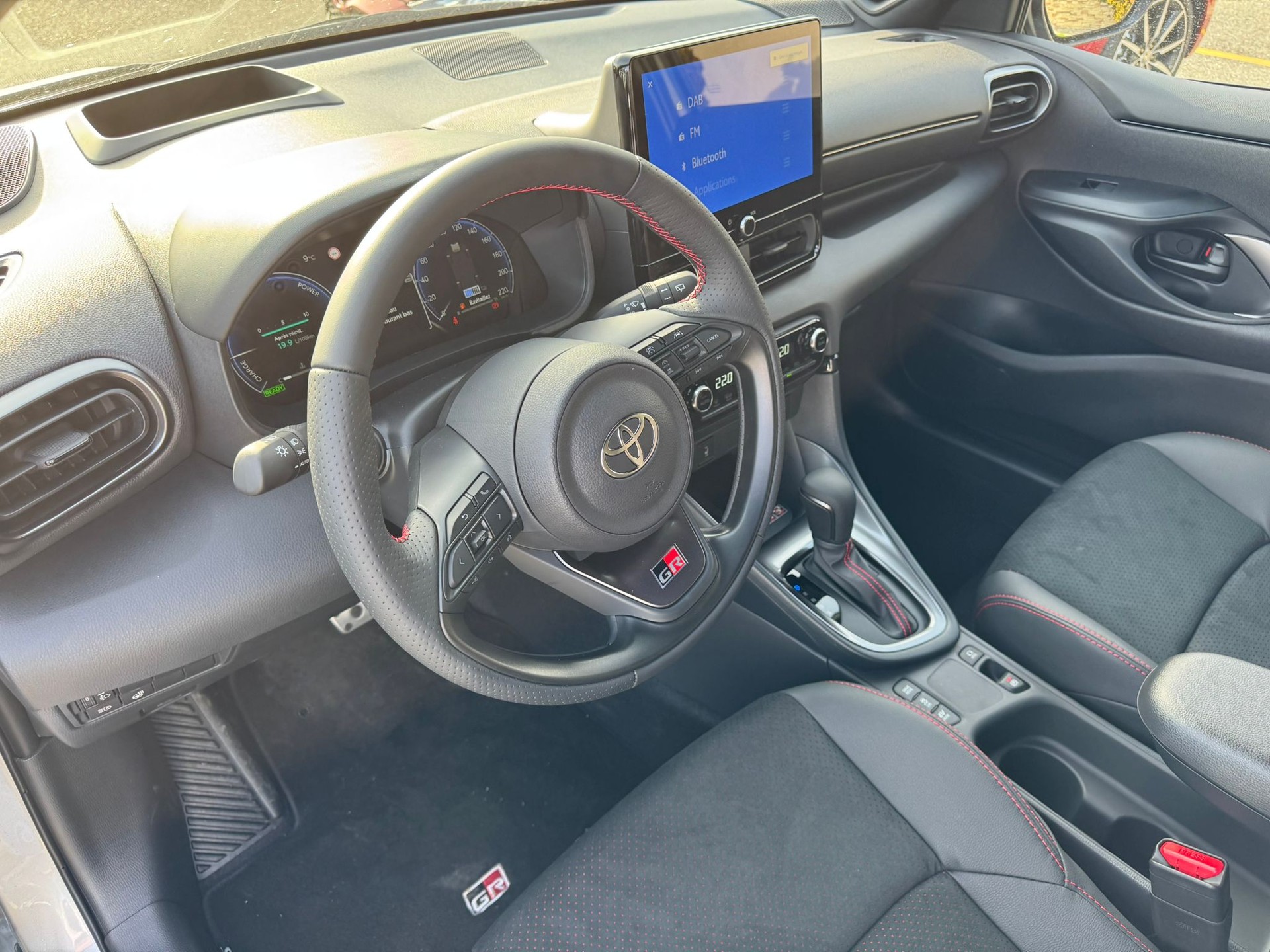 TOYOTA Yaris 1.5 GR Sport e-CVT-image-6