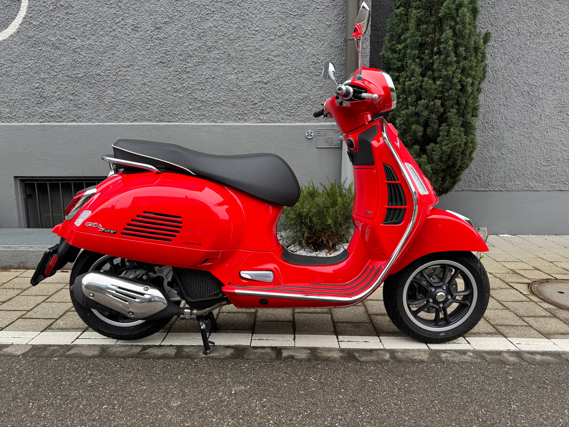 PIAGGIO Vespa GTS 125 Super RST Euro 5+-image-11
