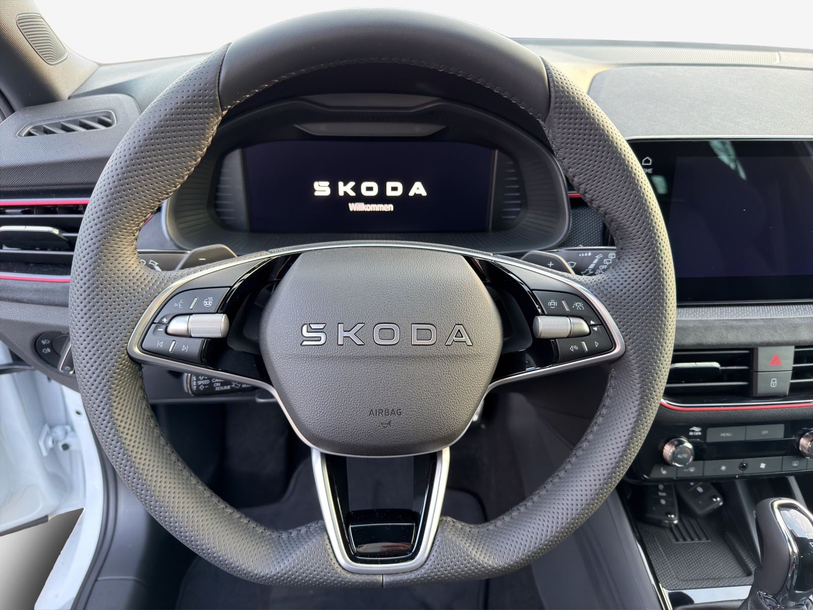 SKODA Scala 1.5 TSI Dynamic DSG-image-9