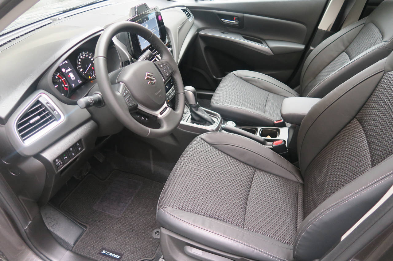 SUZUKI S-Cross 1.4 T Sakura Top Hybrid 4x4-showroom-element-3