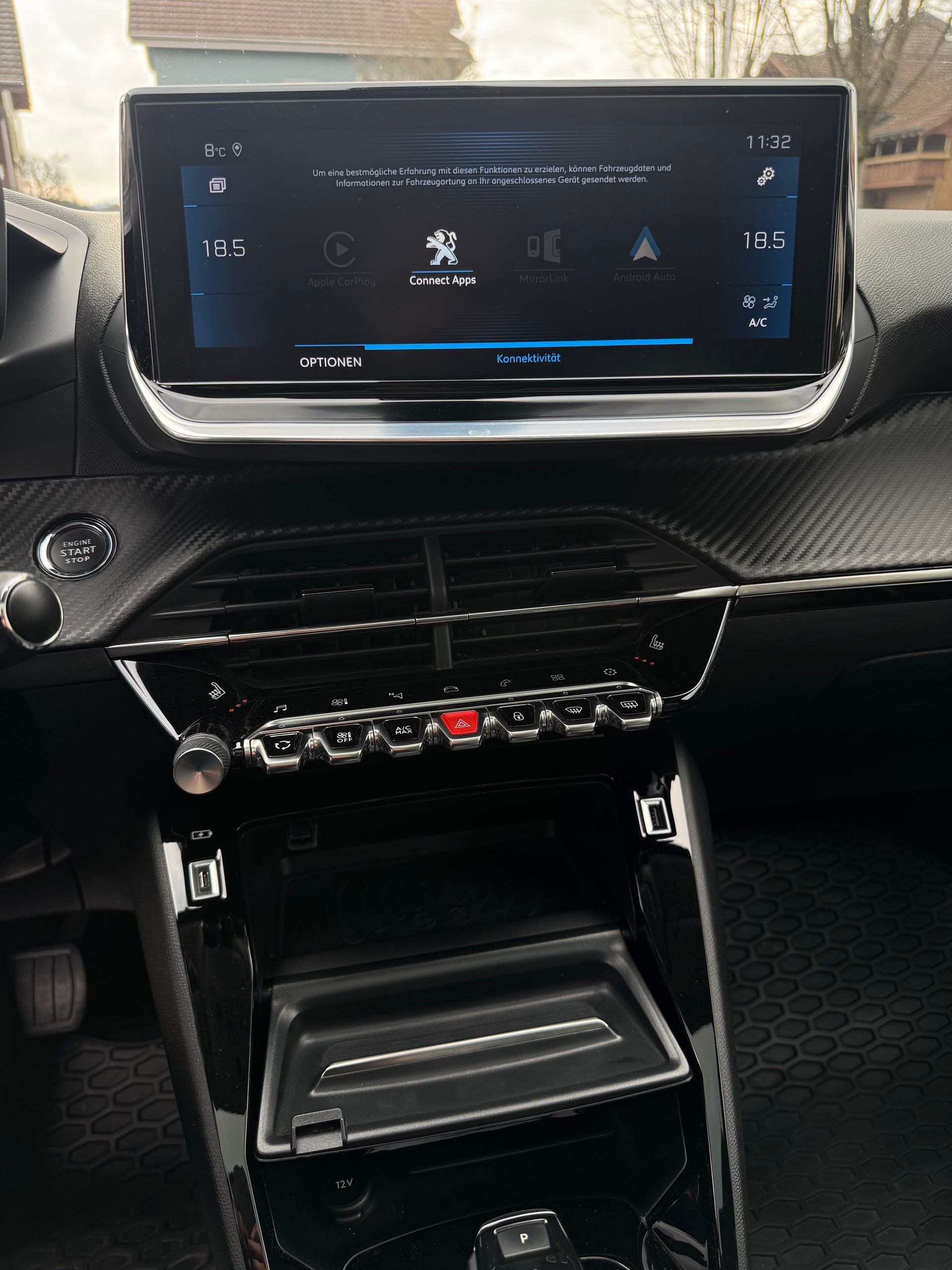 PEUGEOT 208 1.2 PureTech Allure EAT8-image-12