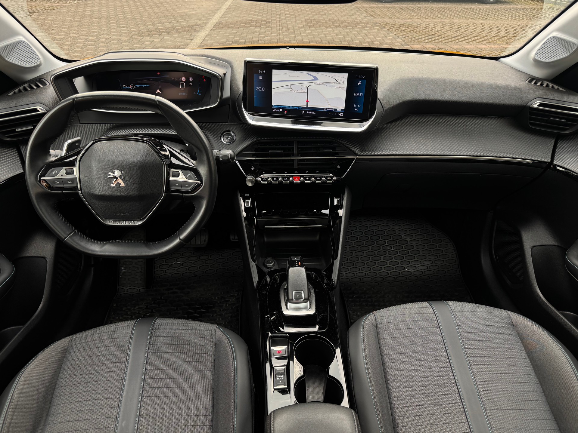 PEUGEOT 208 1.2 PureTech Allure EAT8-image-7