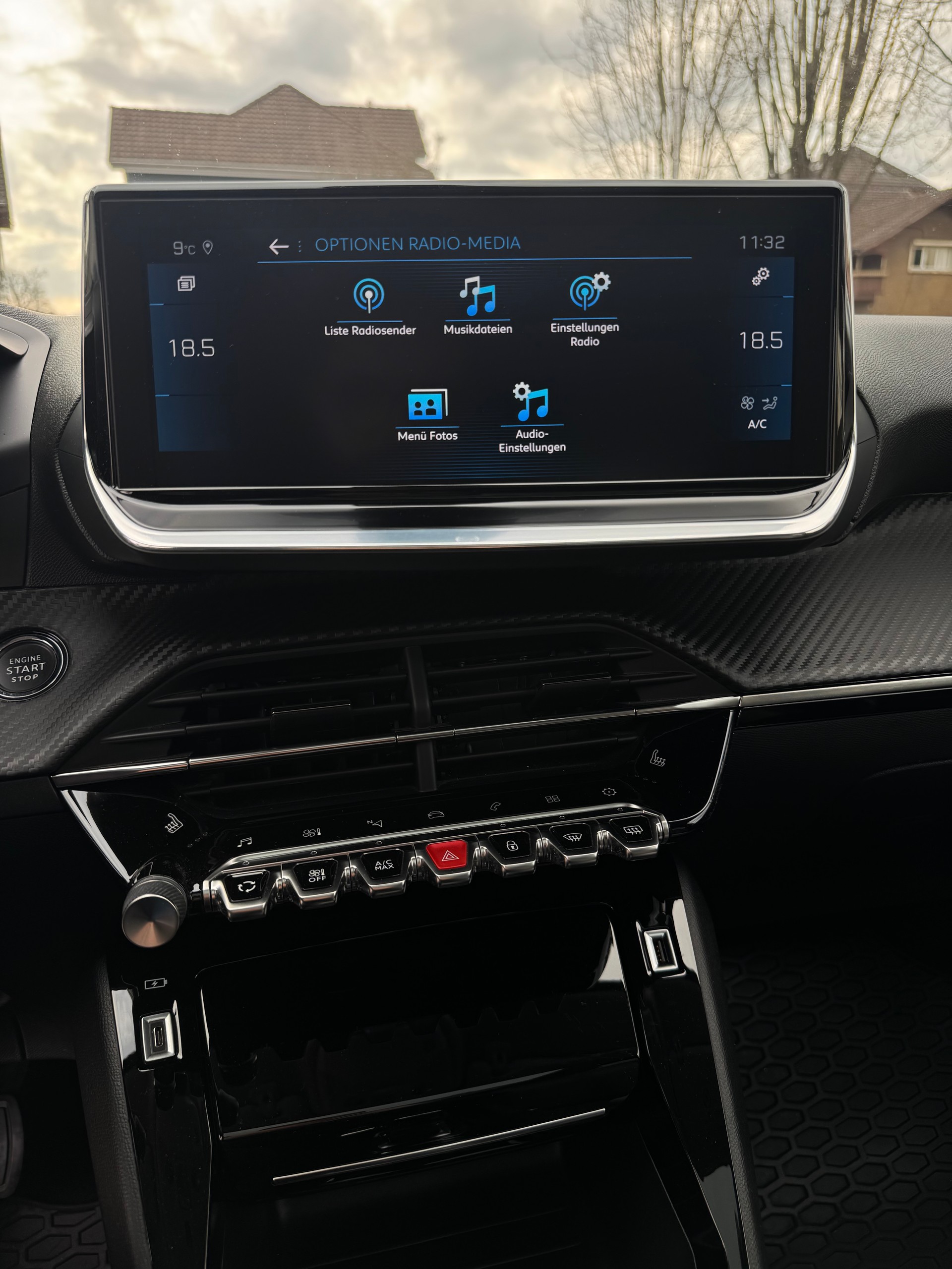 PEUGEOT 208 1.2 PureTech Allure EAT8-image-14