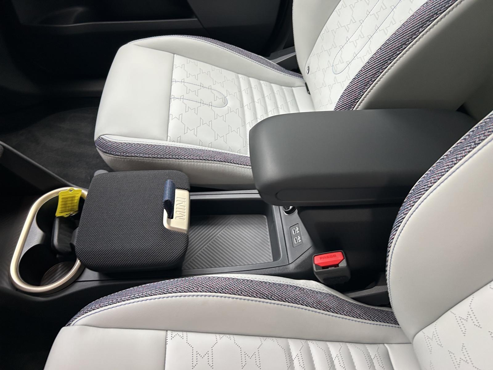 MINI Countryman U25 E-image-19