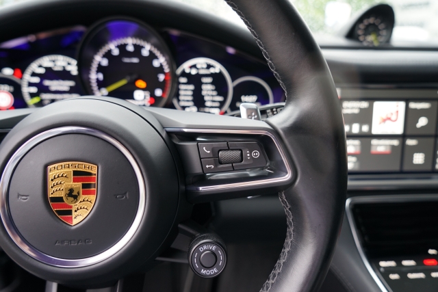 PORSCHE Panamera 4S E-Hybrid Sport Turismo-image-6