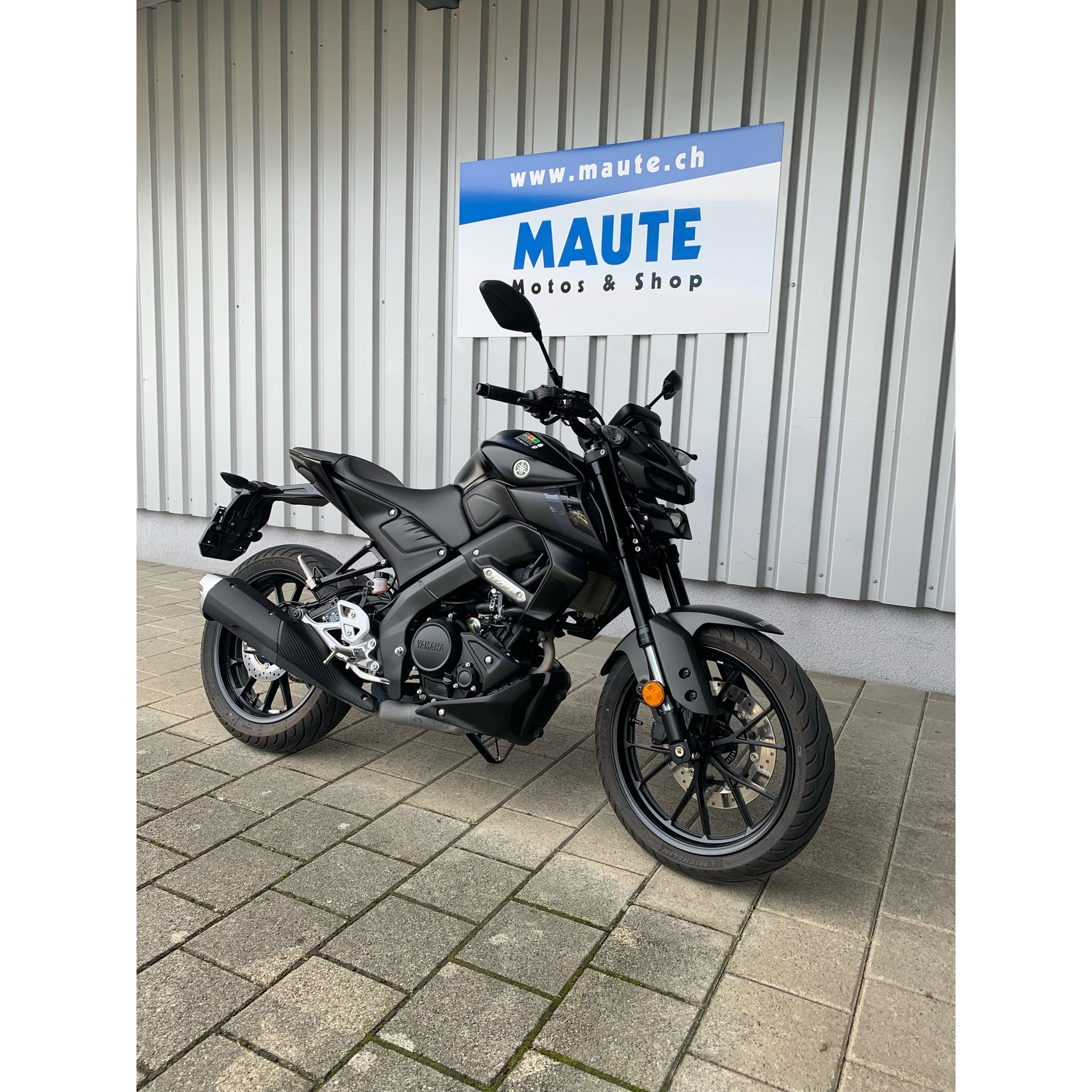 YAMAHA MT-125 ABS-showroom-element-1