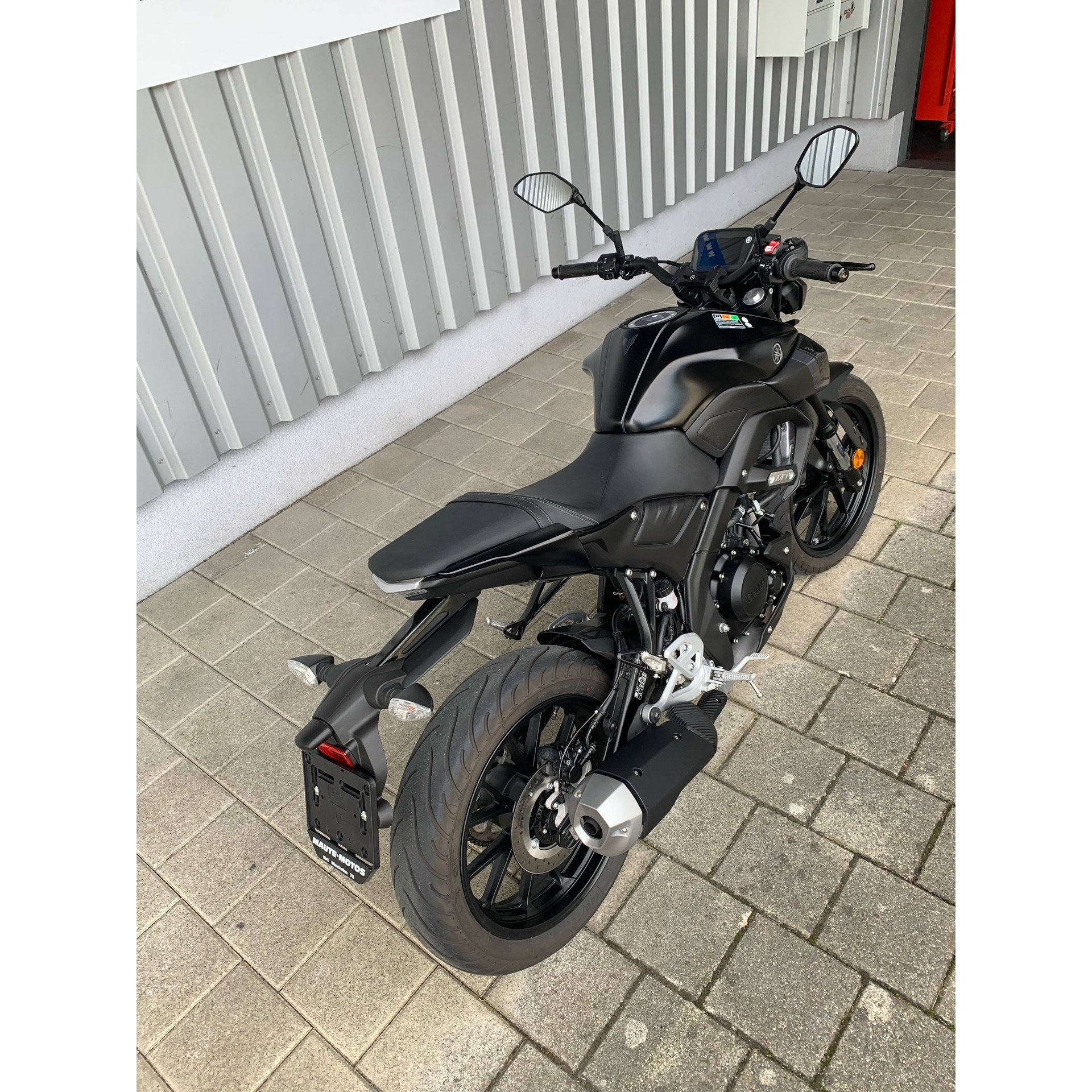YAMAHA MT-125 ABS-showroom-element-2