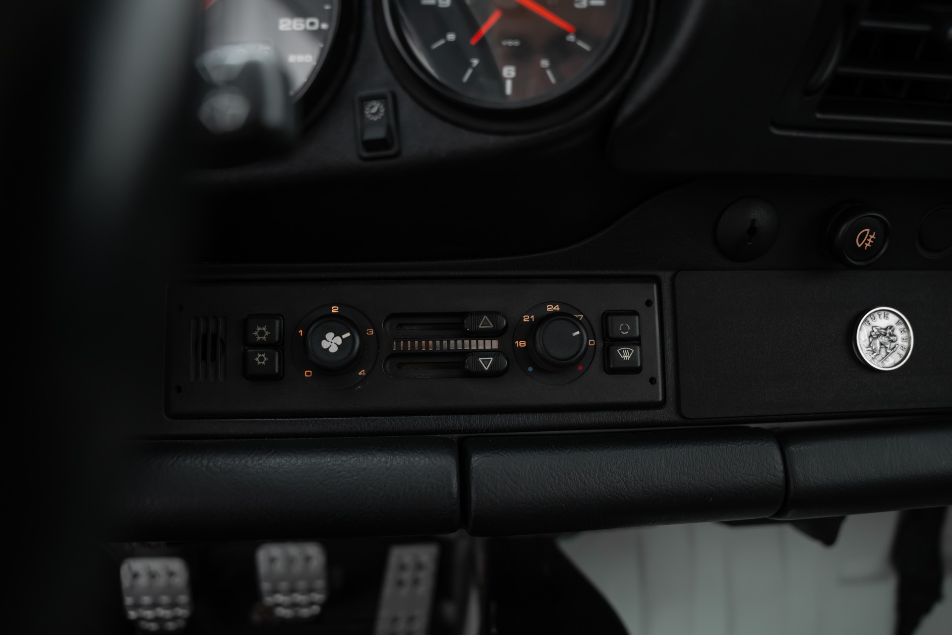 PORSCHE 911 Carrera RS Clubsport-image-9