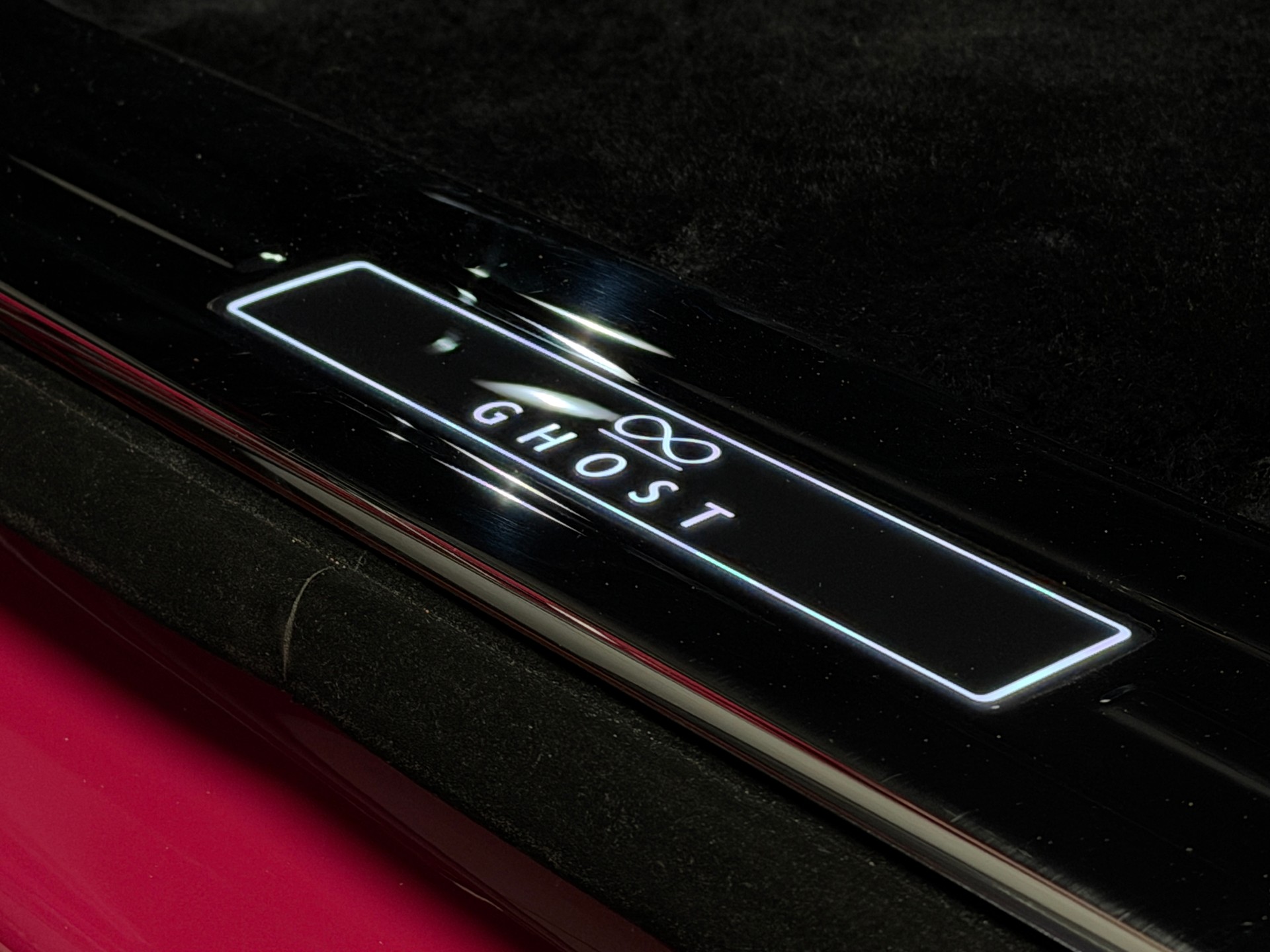 ROLLS-ROYCE Ghost II 6.75 V12 Black Badge – Bespoke „Forbidden Rose“-image-16