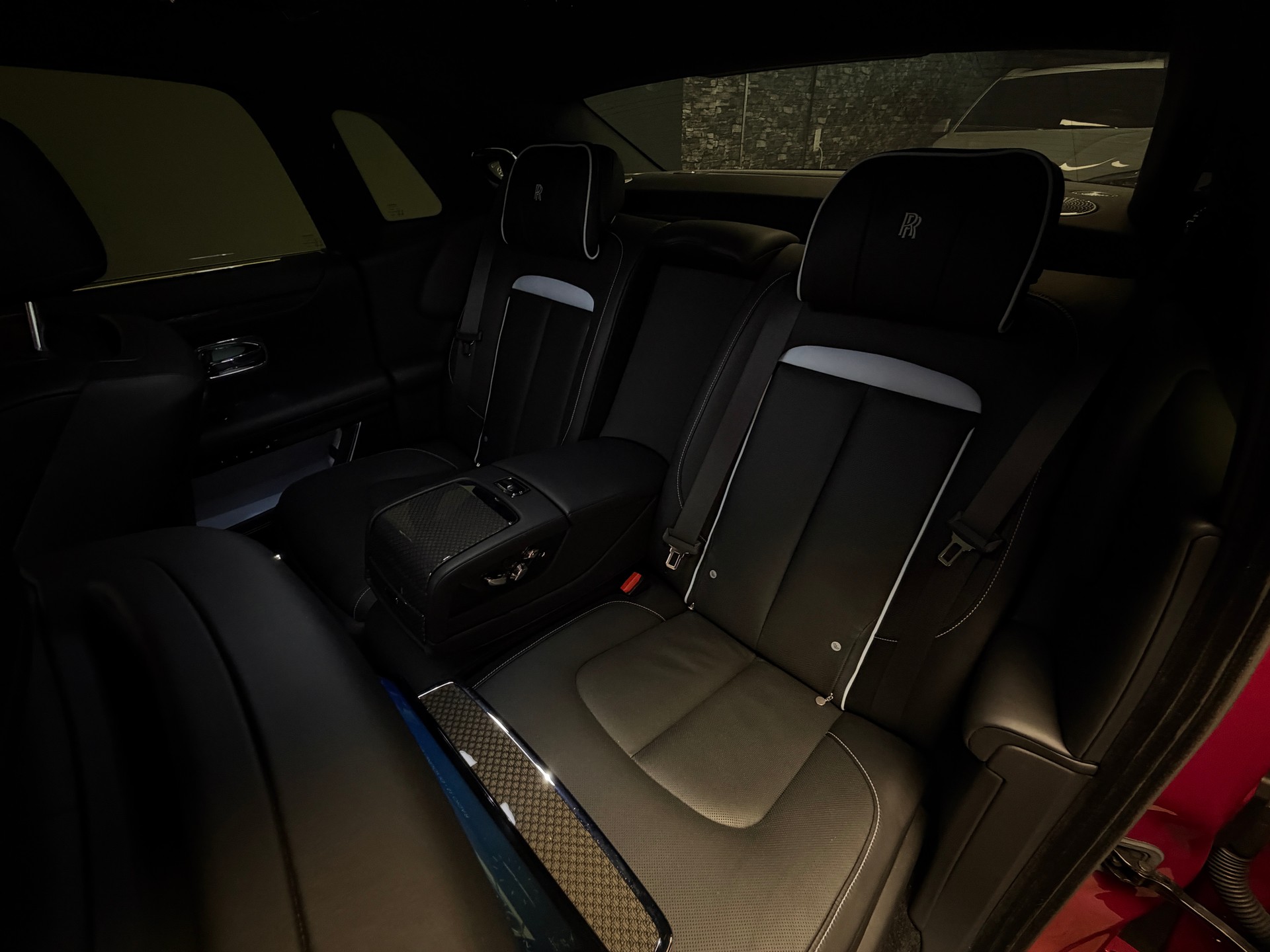 ROLLS-ROYCE Ghost II 6.75 V12 Black Badge – Bespoke „Forbidden Rose“-image-21