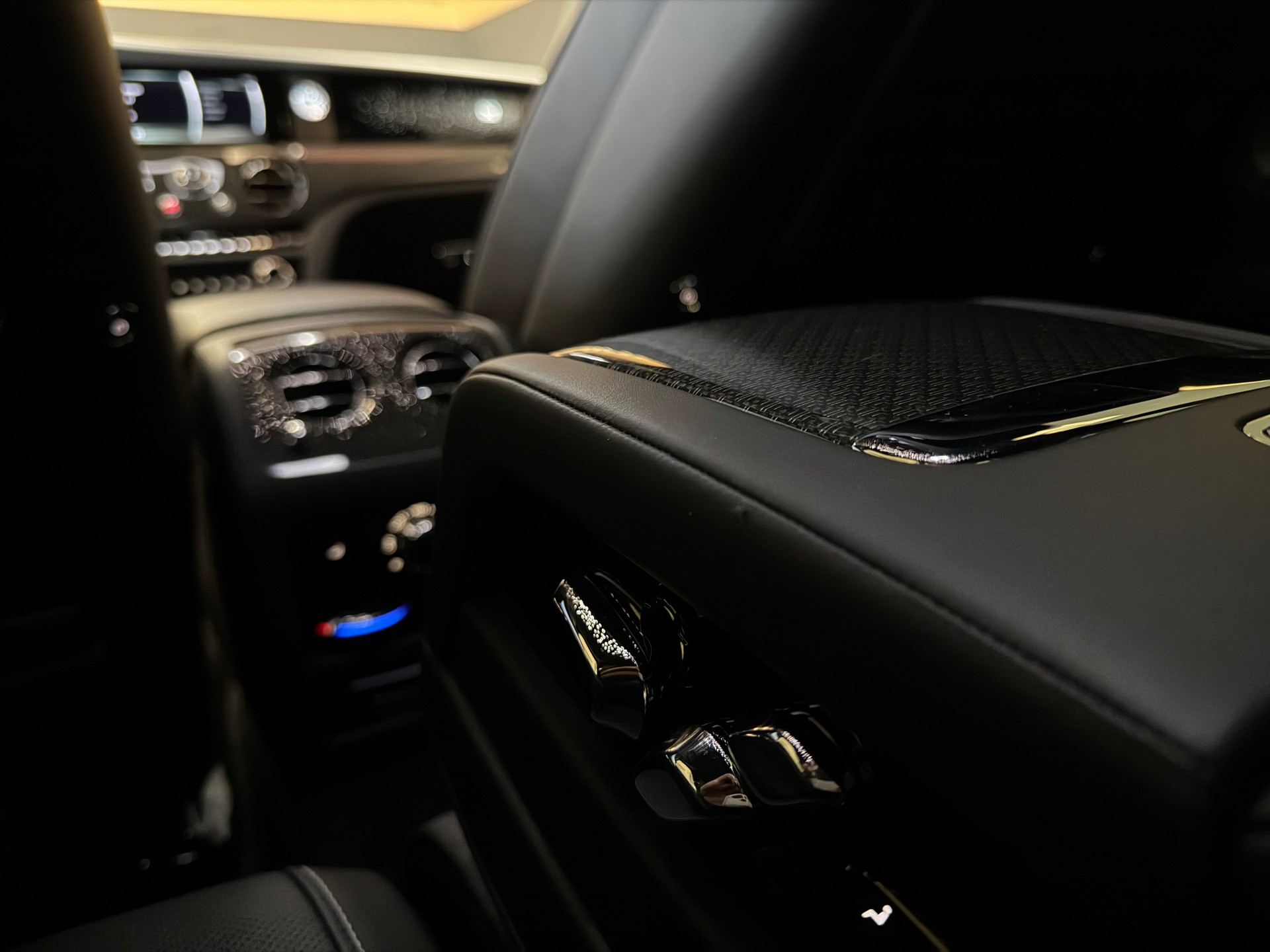 ROLLS-ROYCE Ghost II 6.75 V12 Black Badge – Bespoke „Forbidden Rose“-image-15