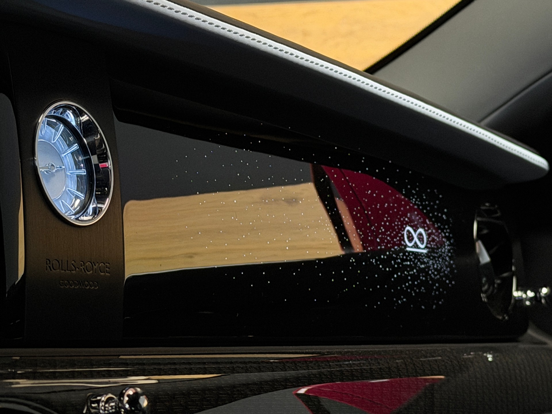 ROLLS-ROYCE Ghost II 6.75 V12 Black Badge – Bespoke „Forbidden Rose“-image-24