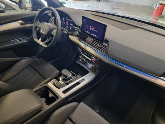 AUDI Q5 40 TDI S-Line quattro-image-14