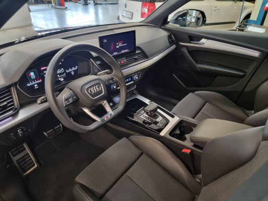 AUDI Q5 40 TDI S-Line quattro-image-13