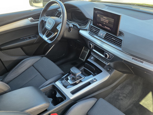 AUDI Q5 40 TDI S-Line quattro-image-11