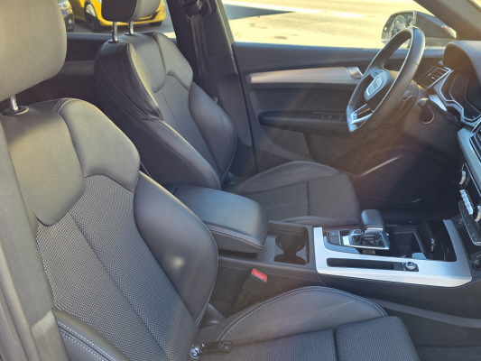 AUDI Q5 40 TDI S-Line quattro-image-12