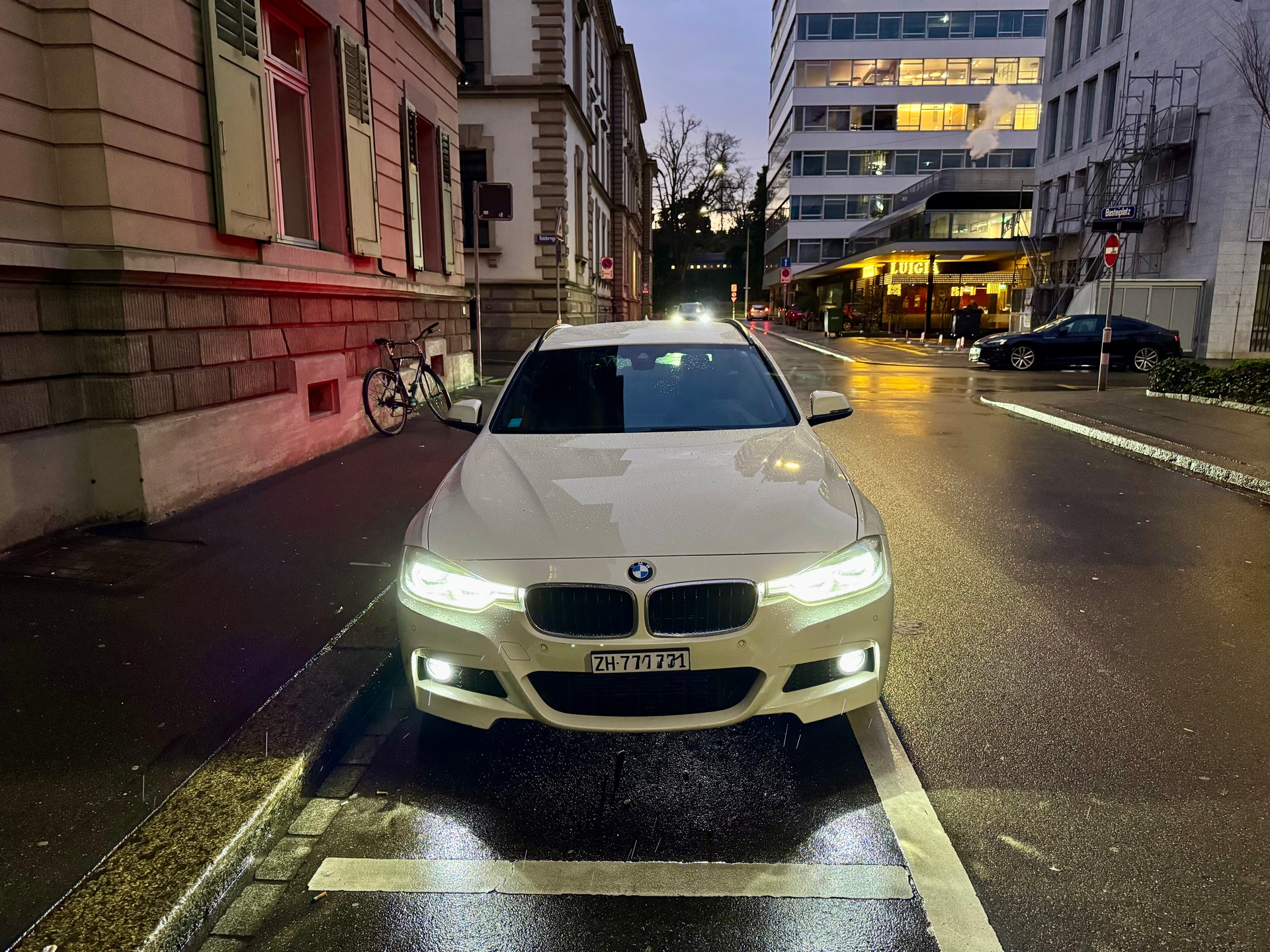 BMW 320d xDrive Touring M Sport Line Steptronic-image-0