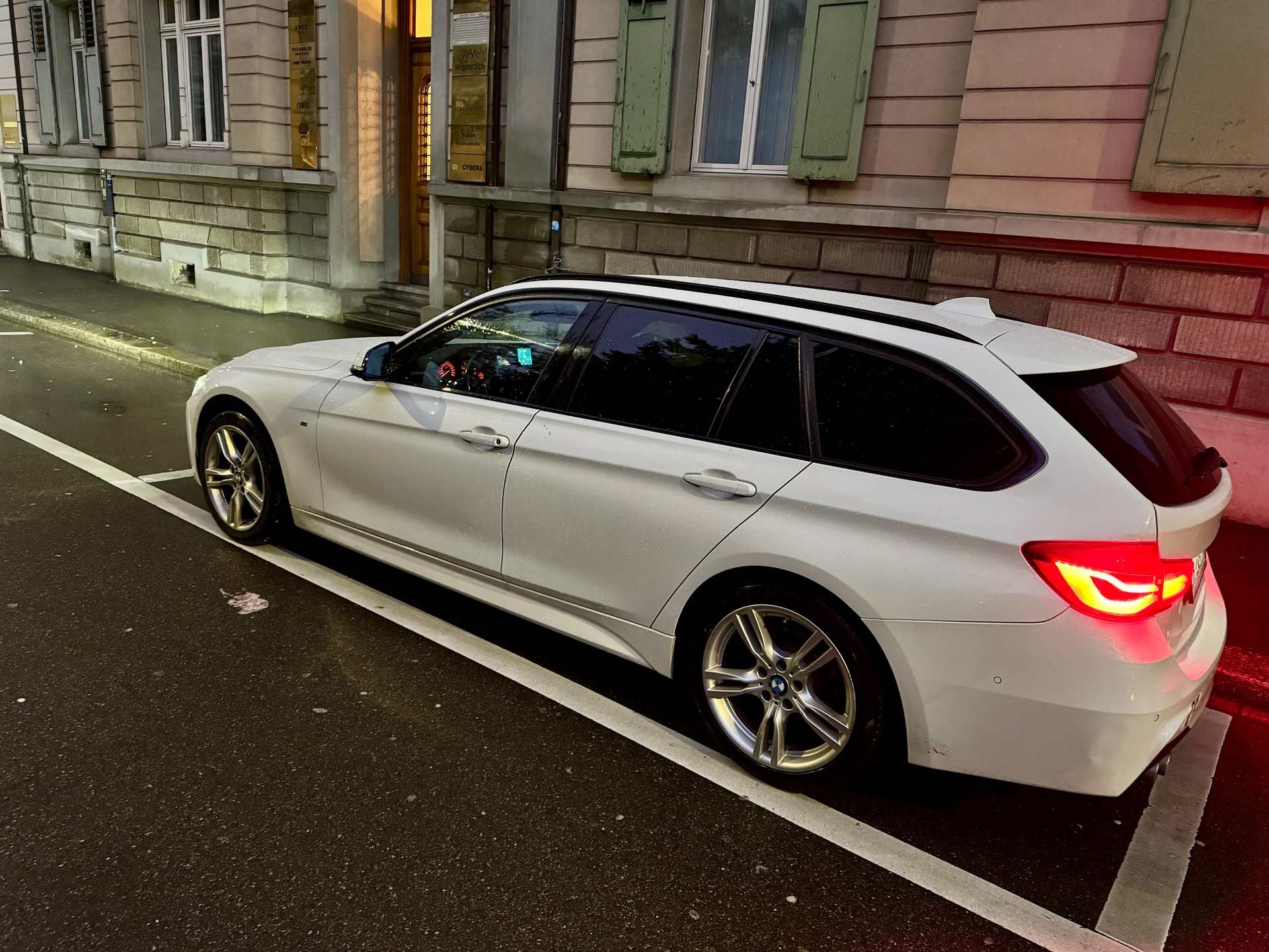 BMW 320d xDrive Touring M Sport Line Steptronic-image-1