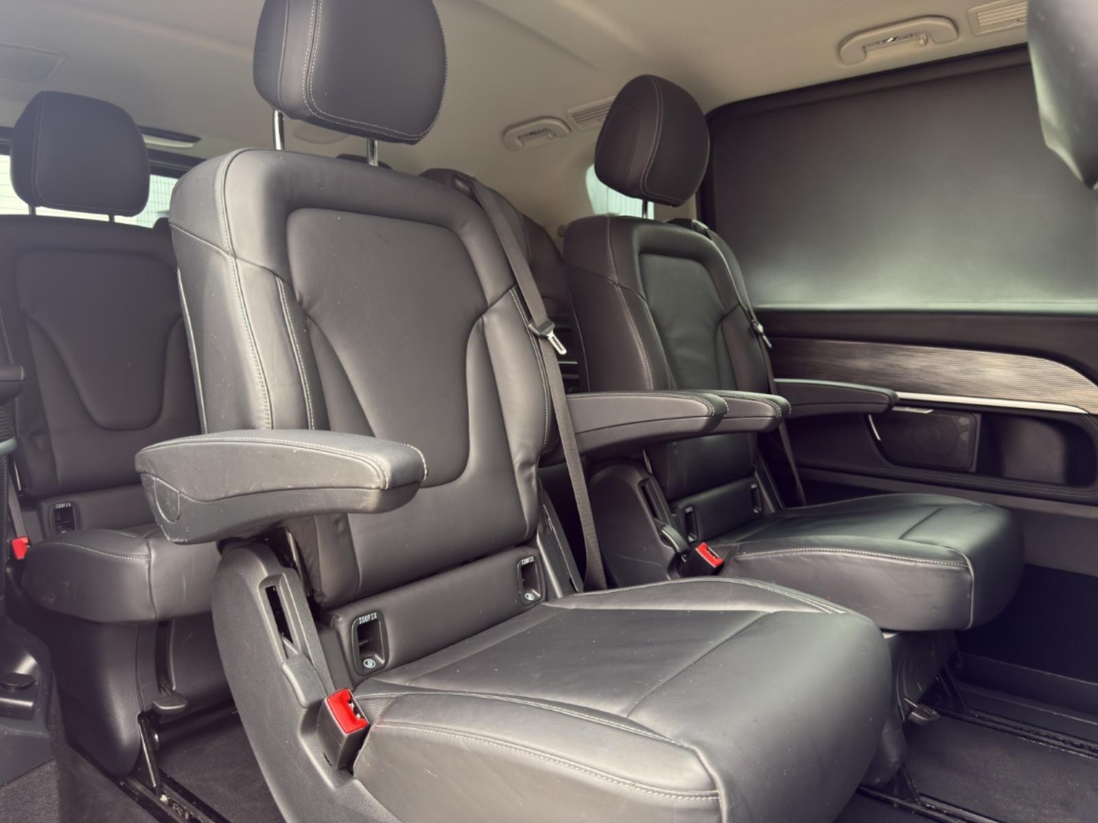 MERCEDES-BENZ V 300 d lang Swiss Edition 4Matic 9G-Tronic-image-17