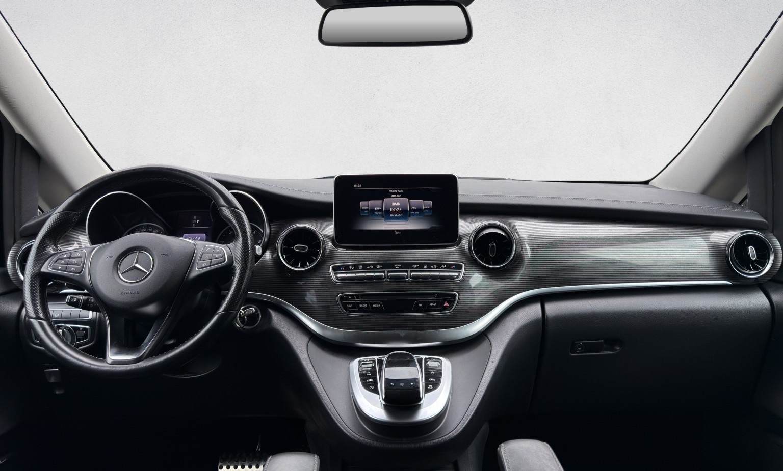MERCEDES-BENZ V 300 d lang Swiss Edition 4Matic 9G-Tronic-image-11
