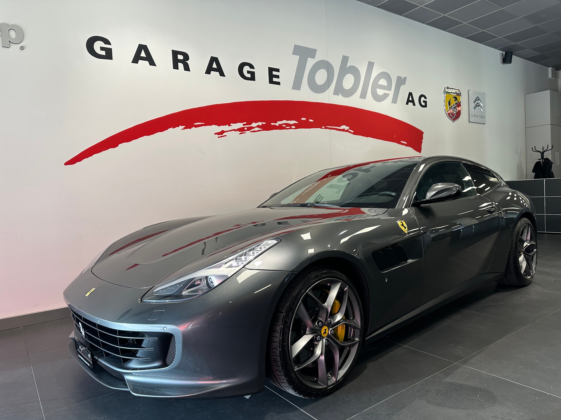 FERRARI GTC 4 Lusso T-showroom-element-1