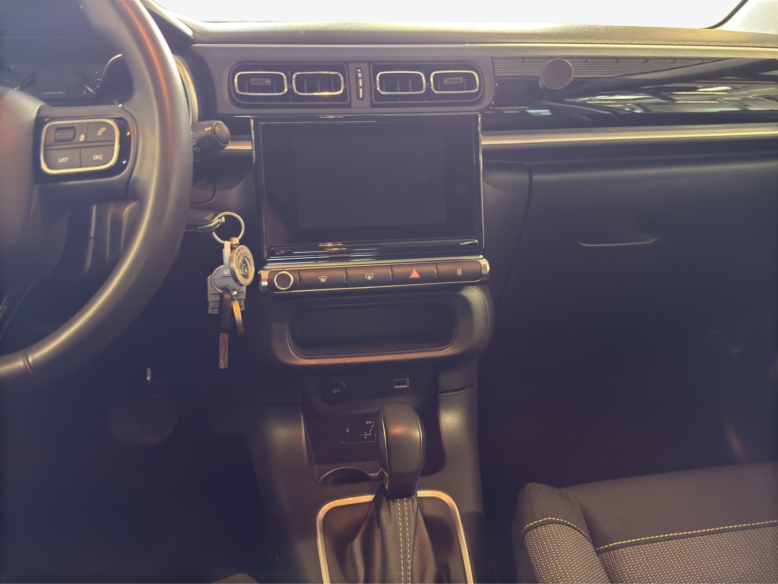 CITROEN C3 1.2i PureTech Shine EAT6-image-10