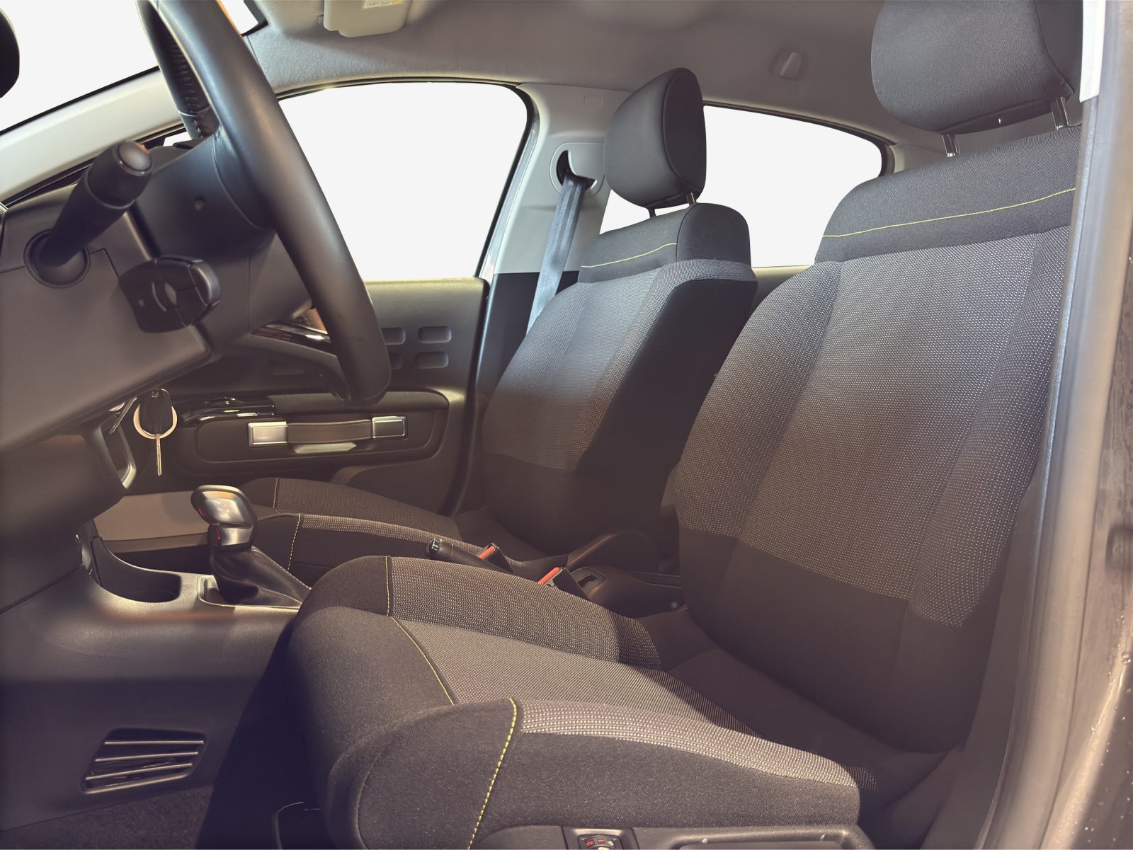 CITROEN C3 1.2i PureTech Shine EAT6-image-15