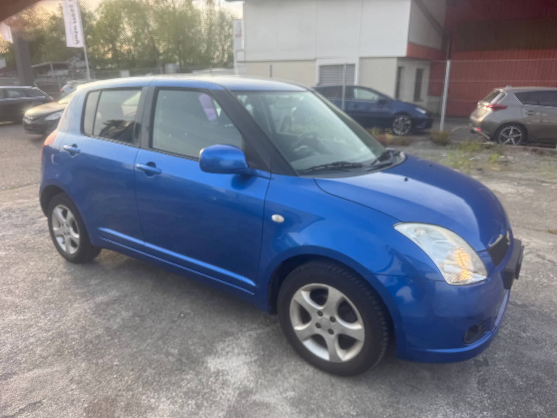 SUZUKI Swift 1.3i 16V GL Top 4x4-image-2