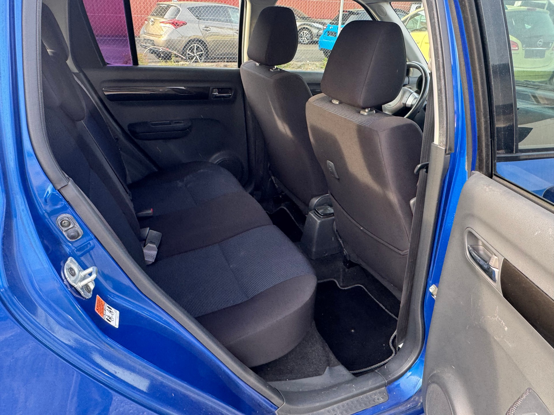 SUZUKI Swift 1.3i 16V GL Top 4x4-image-10