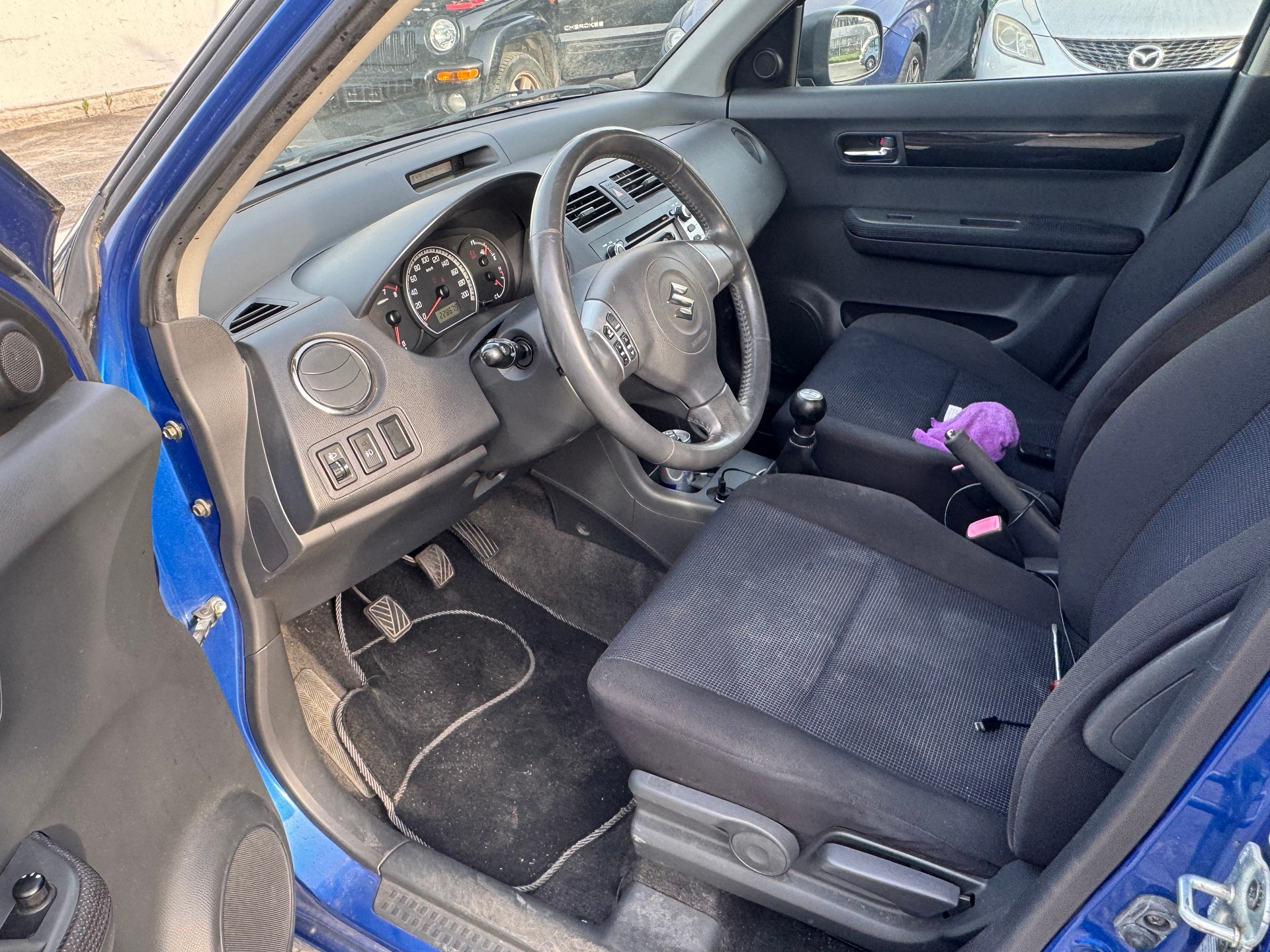 SUZUKI Swift 1.3i 16V GL Top 4x4-image-8