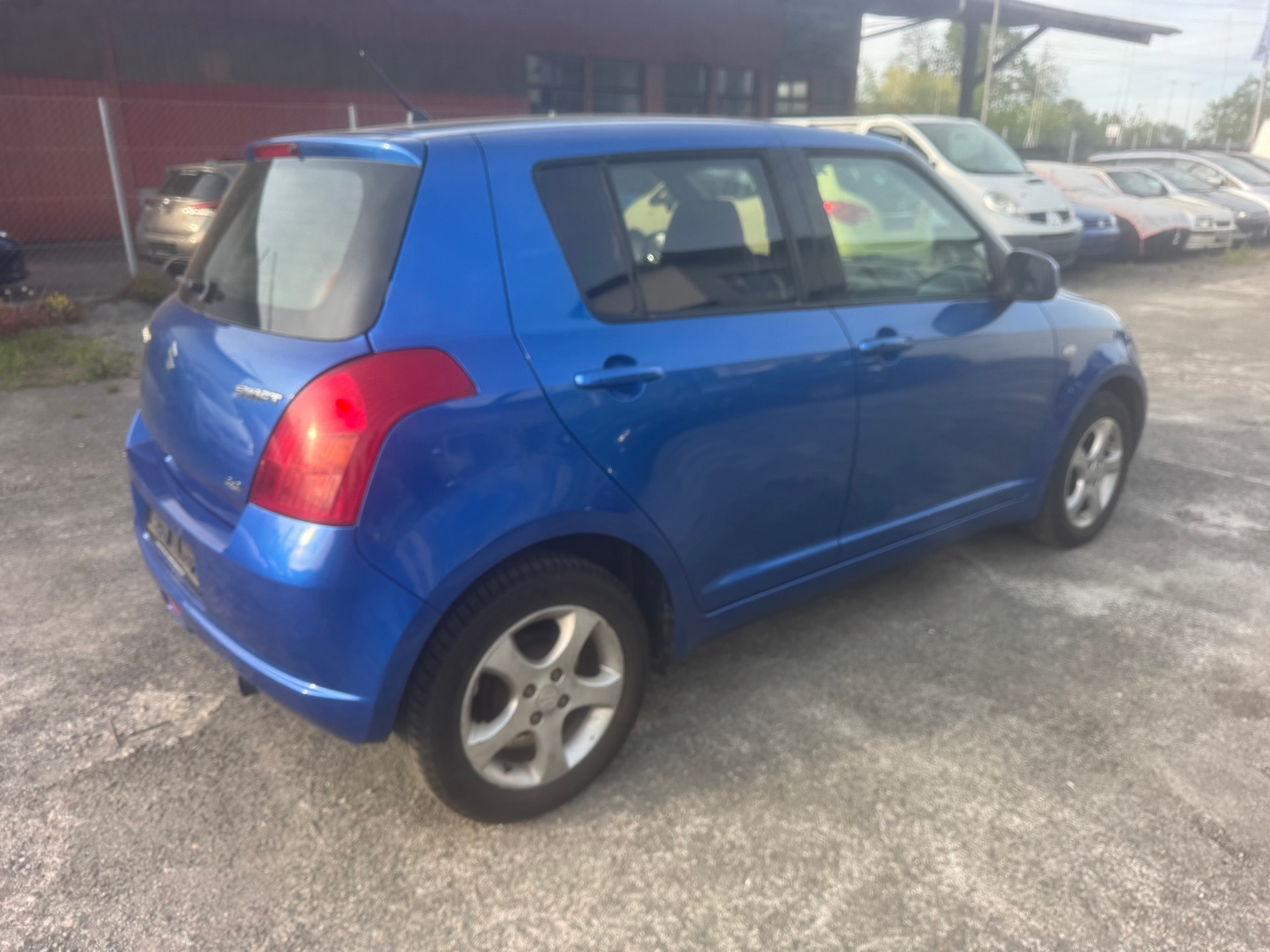 SUZUKI Swift 1.3i 16V GL Top 4x4-image-5