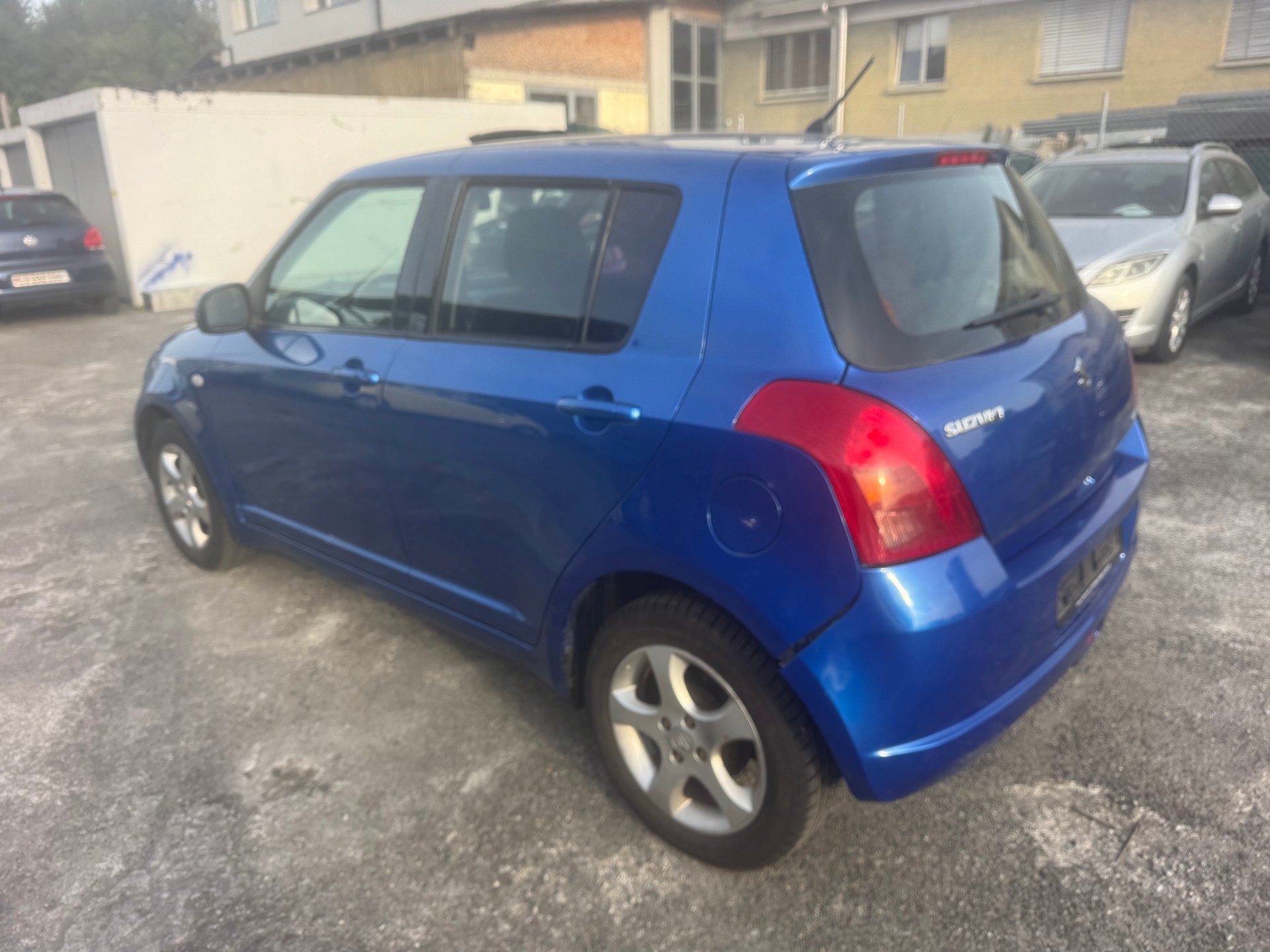 SUZUKI Swift 1.3i 16V GL Top 4x4-image-4