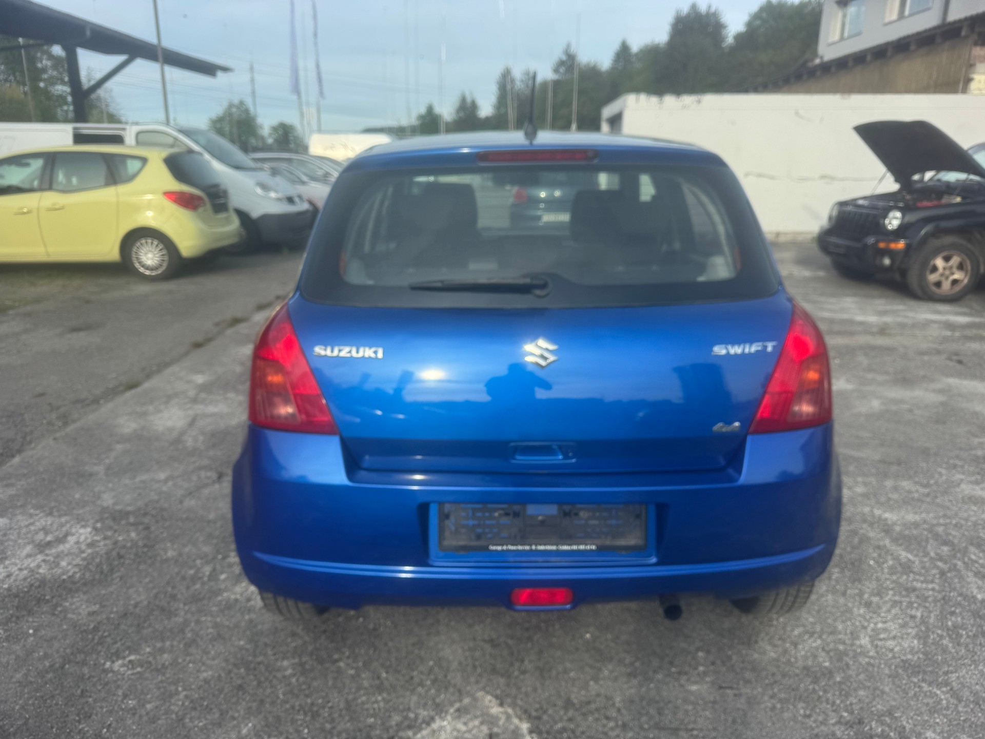 SUZUKI Swift 1.3i 16V GL Top 4x4-image-1