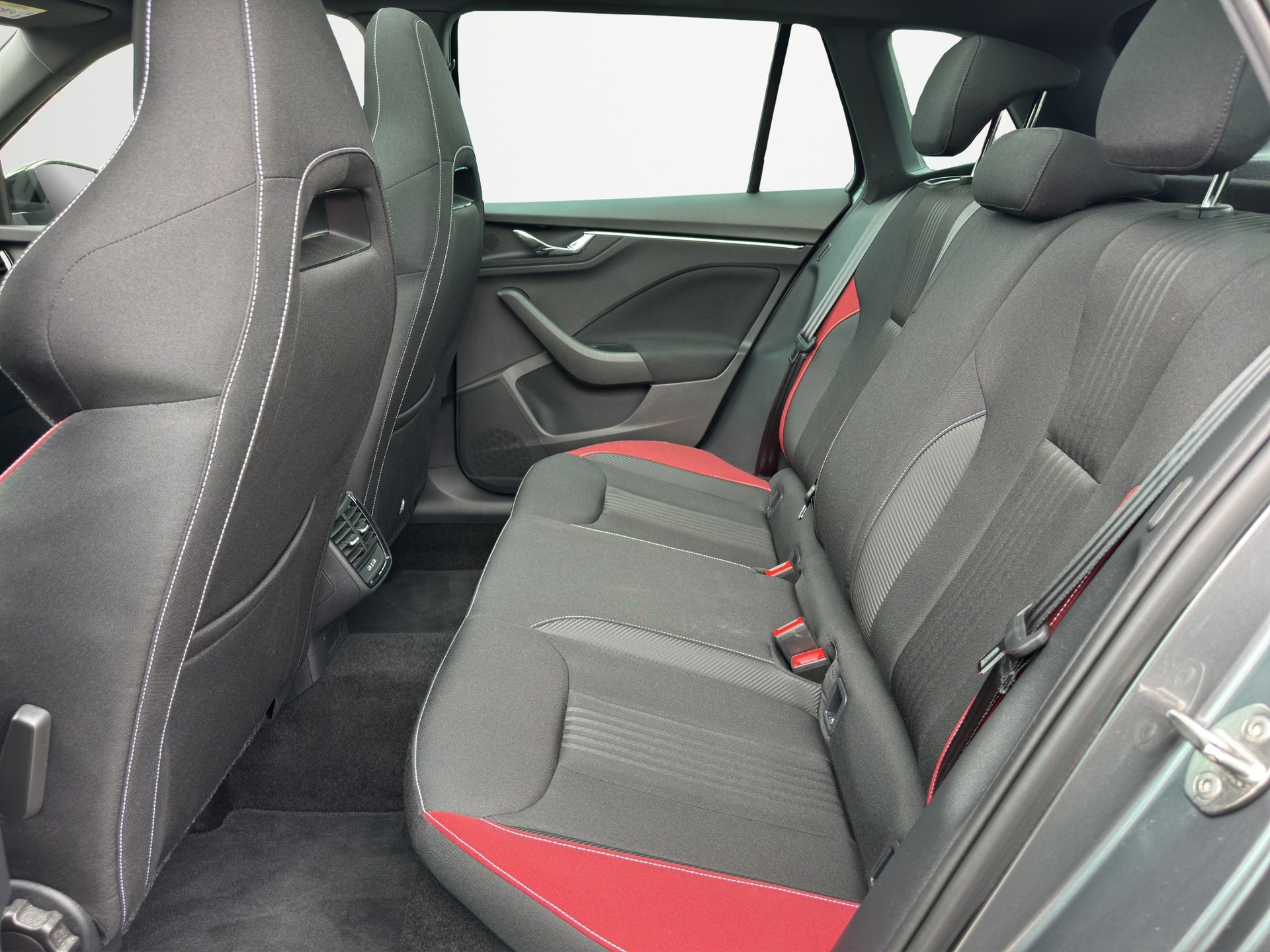 SKODA Kamiq 1.5 TSI Monte Carlo DSG-image-12