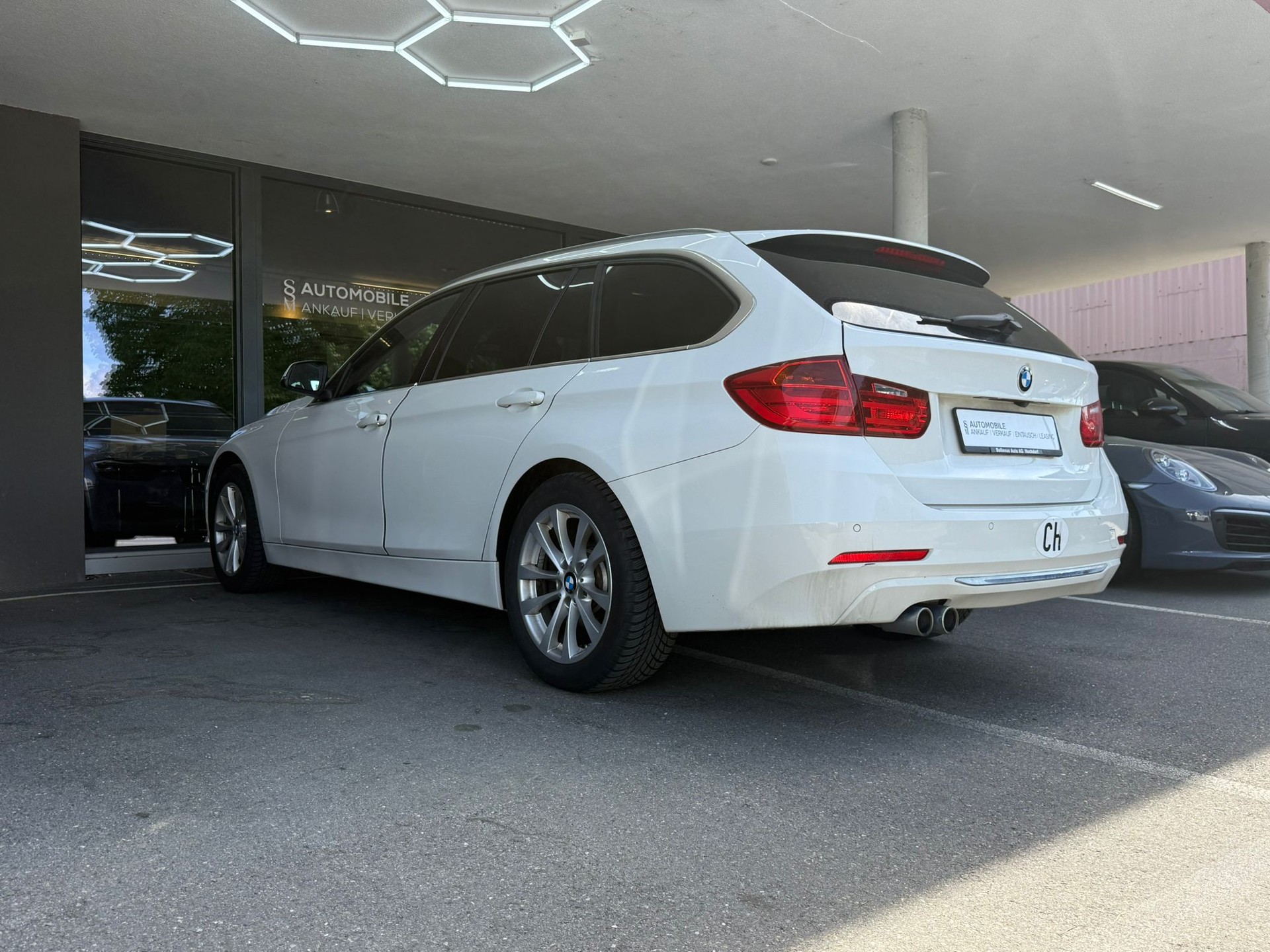 BMW 335d xDrive Touring Steptronic-image-7