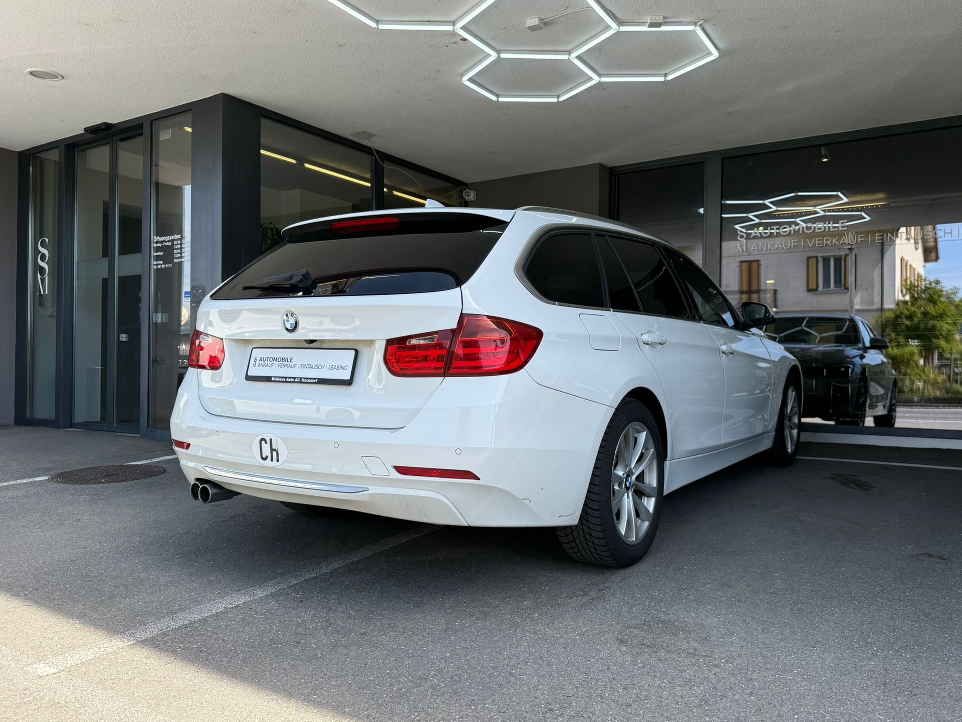 BMW 335d xDrive Touring Steptronic-image-5