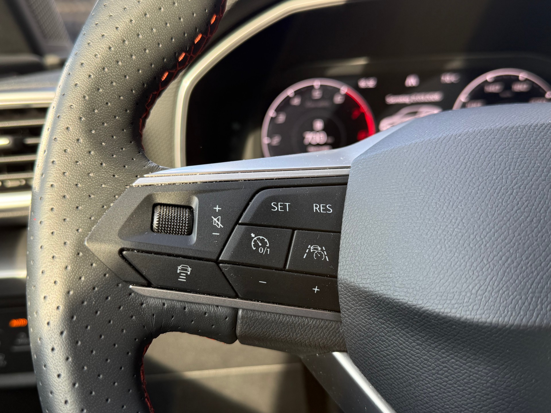 SEAT Leon 1.5 eTSI mHEV DSG FR °° 5 Jahre / 100'000 KM Seat Hersteller Garantie °°-image-18