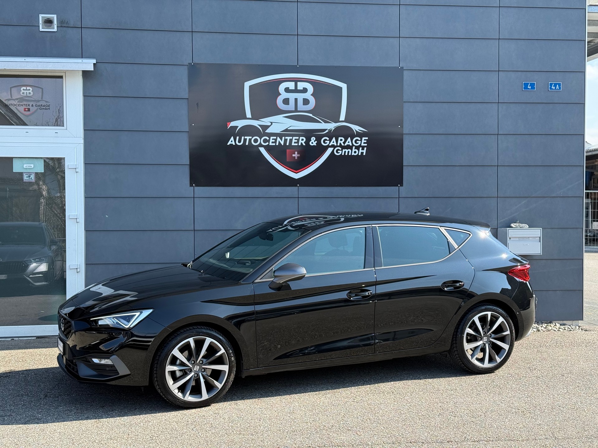 SEAT Leon 1.5 eTSI mHEV DSG FR °° 5 Jahre / 100'000 KM Seat Hersteller Garantie °°-image-3