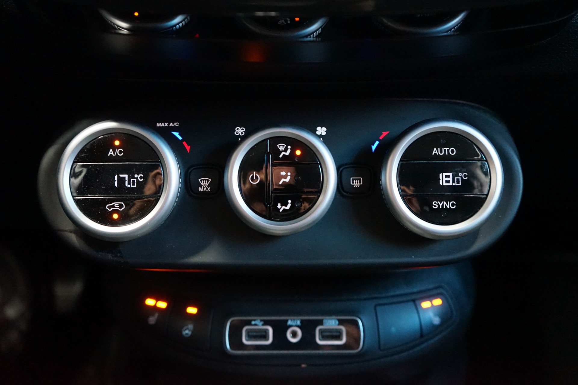 FIAT 500X 1.4T Cross 4x4 Automatic-image-12