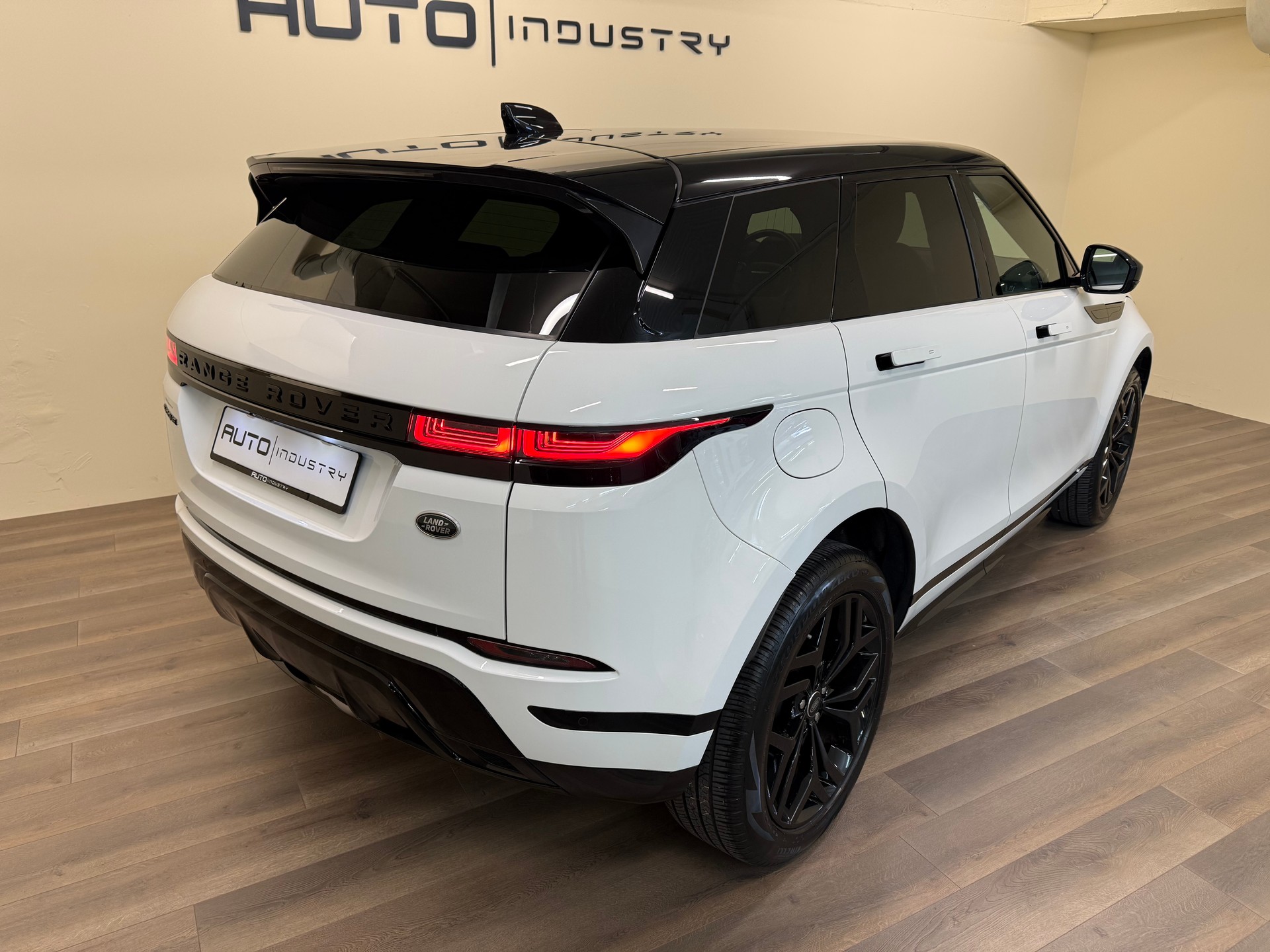 LAND ROVER Range Rover Evoque R-Dynamic D 240 AT9-image-4