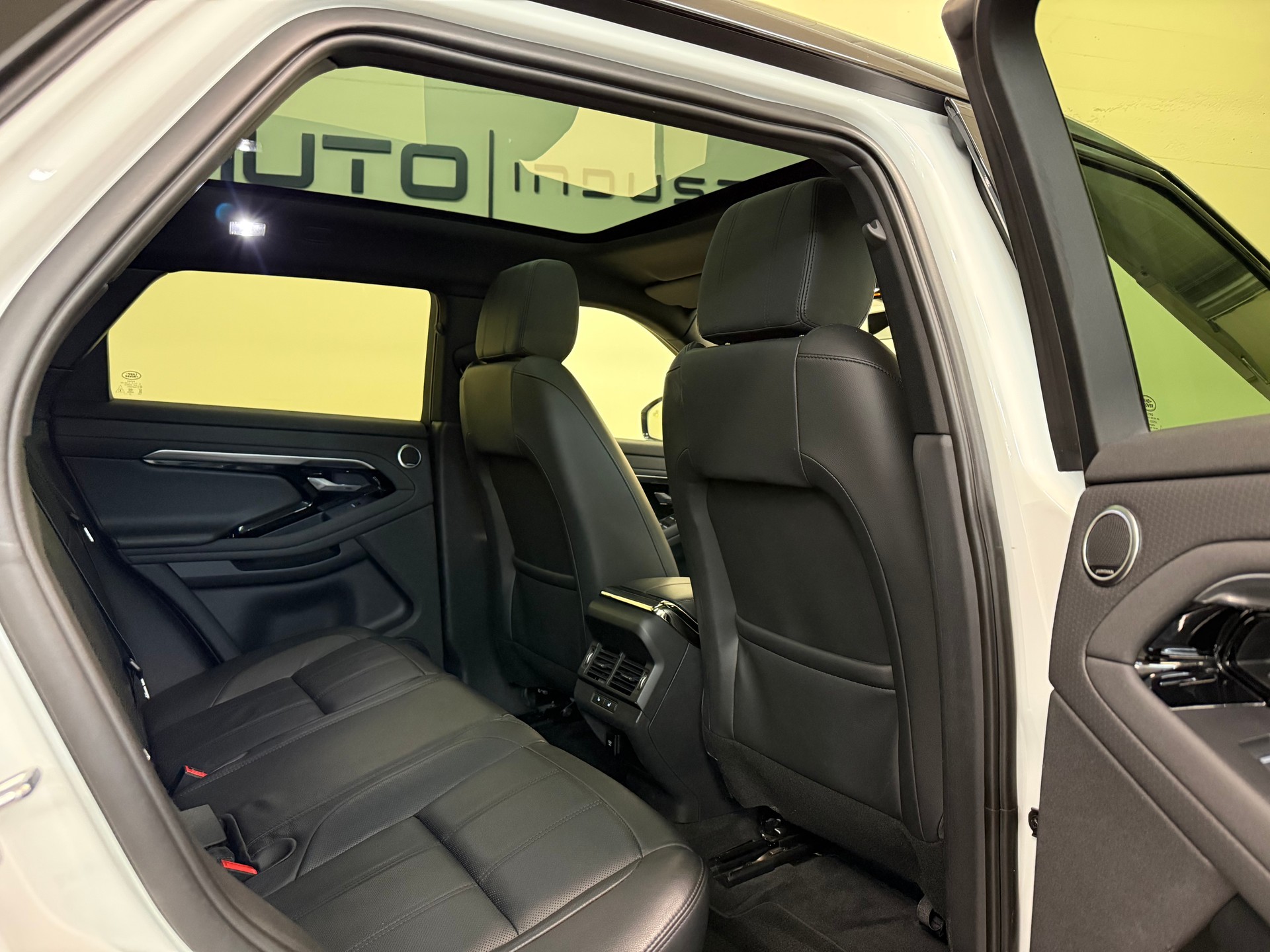 LAND ROVER Range Rover Evoque R-Dynamic D 240 AT9-image-29
