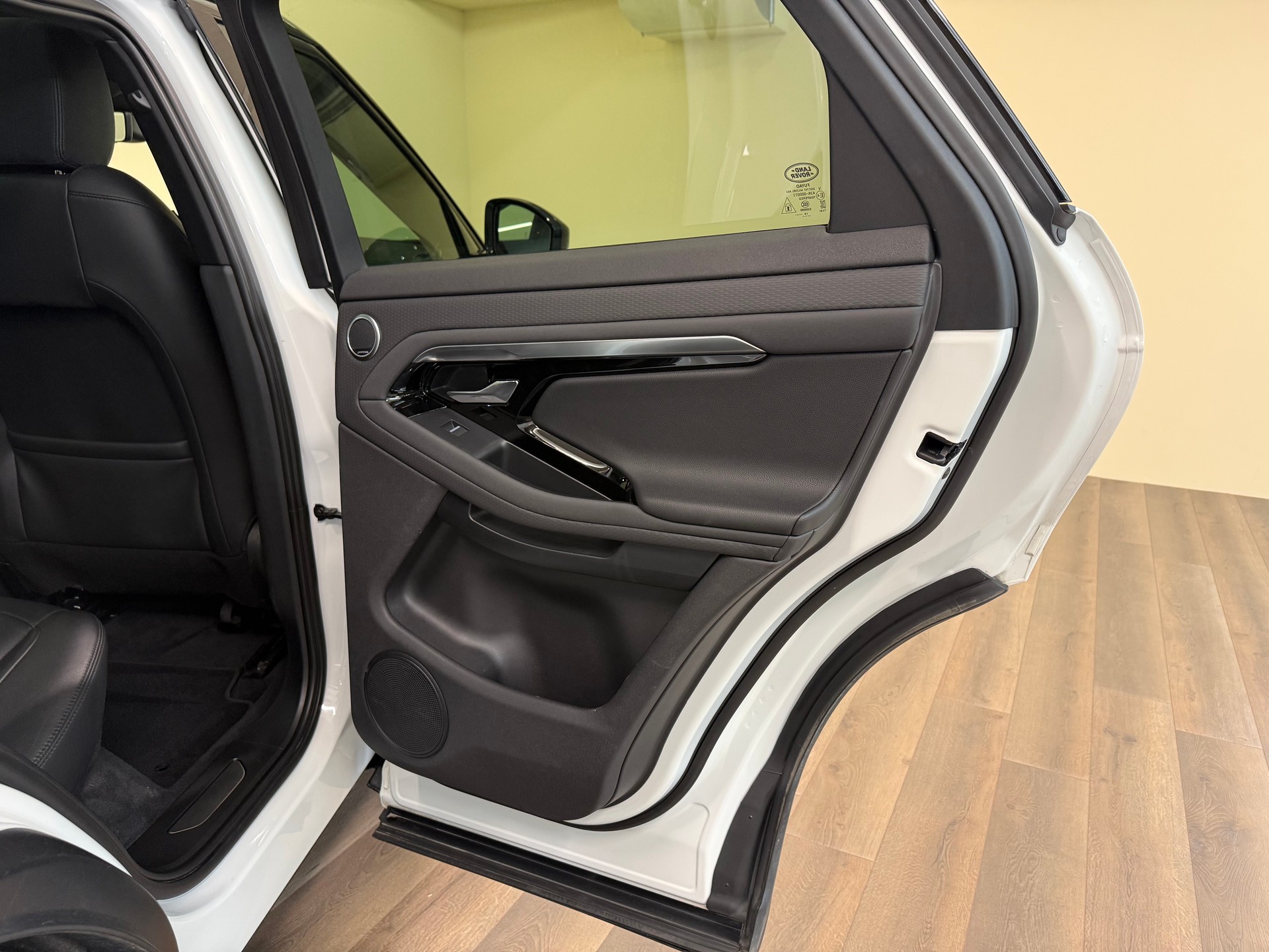 LAND ROVER Range Rover Evoque R-Dynamic D 240 AT9-image-28