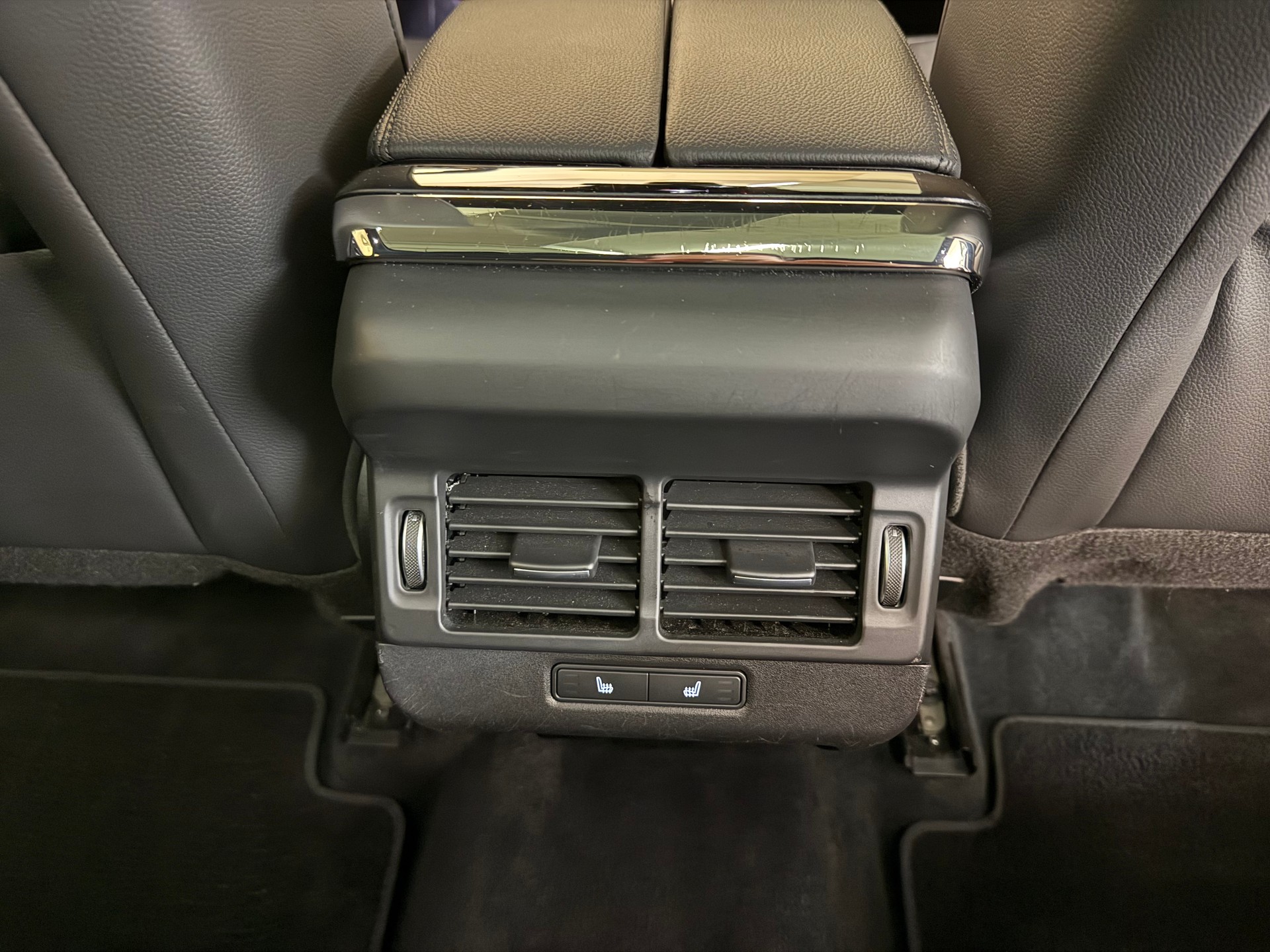 LAND ROVER Range Rover Evoque R-Dynamic D 240 AT9-image-31