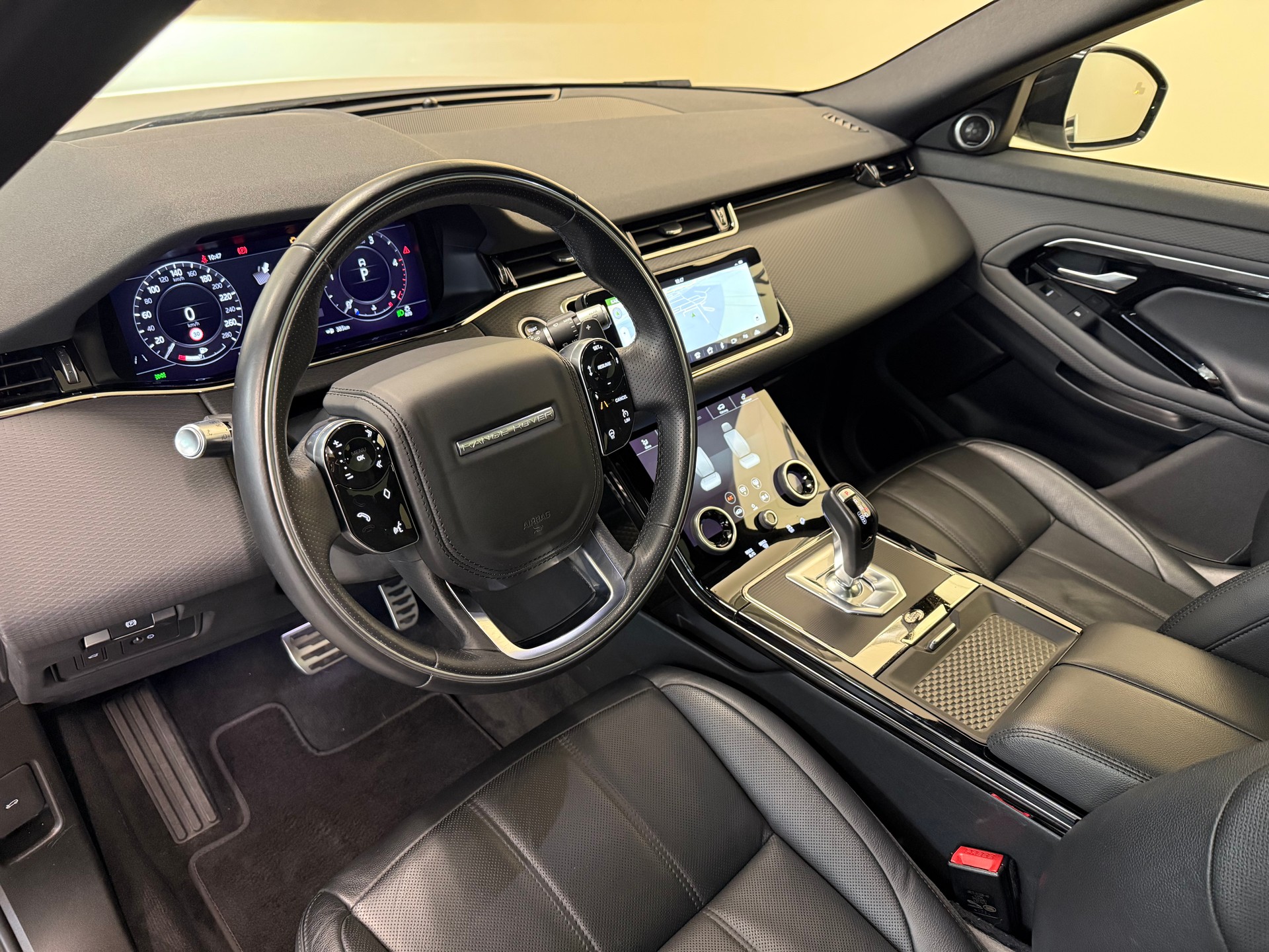 LAND ROVER Range Rover Evoque R-Dynamic D 240 AT9-image-14