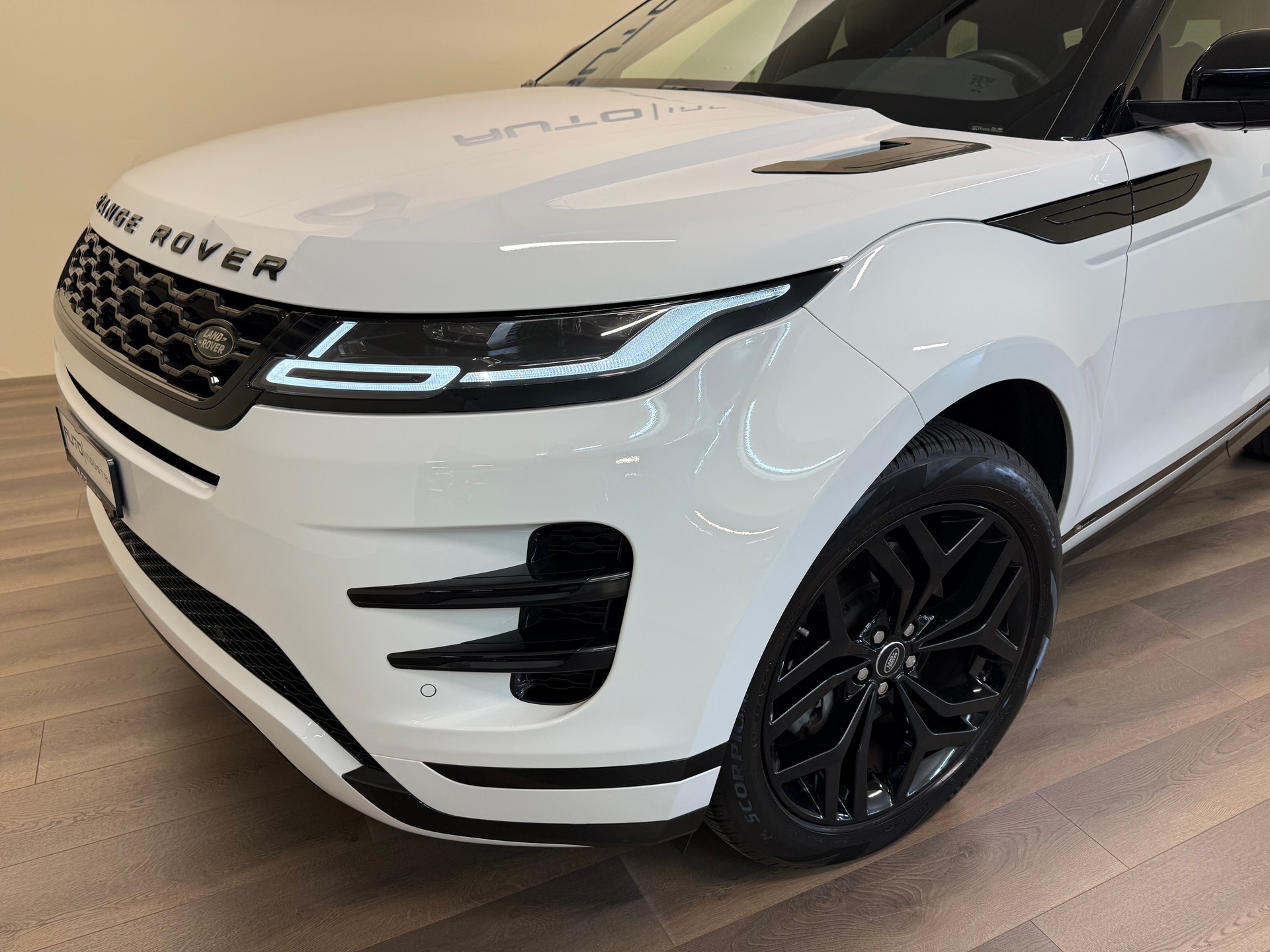 LAND ROVER Range Rover Evoque R-Dynamic D 240 AT9-showroom-element-2