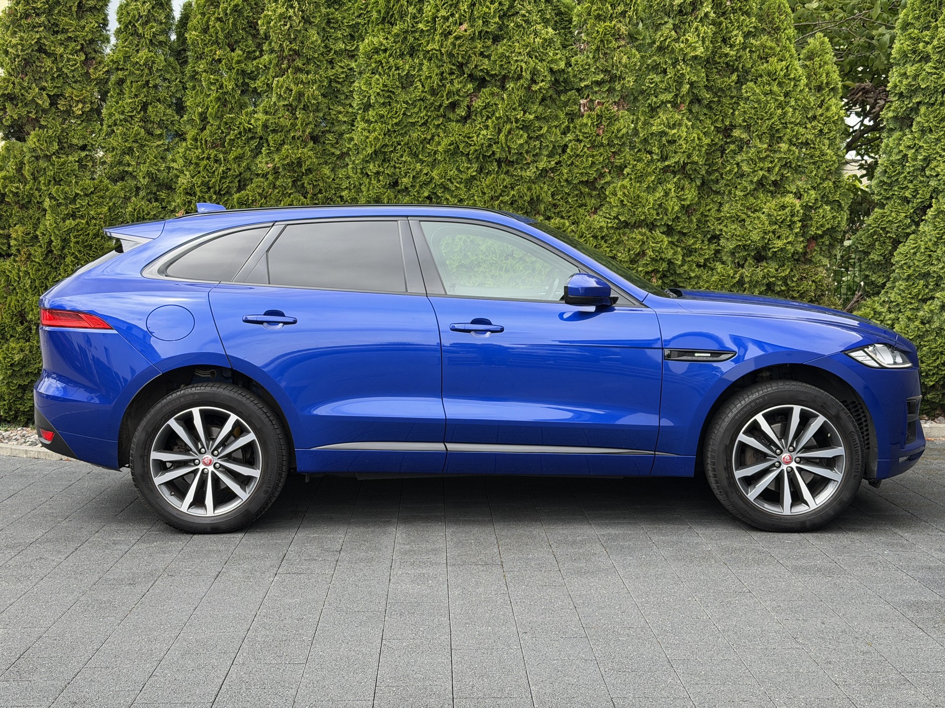 JAGUAR F-Pace 25d R-Sport AWD Automatik-image-5