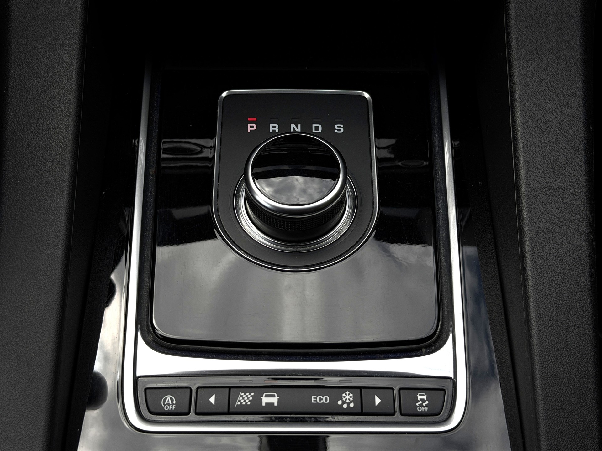 JAGUAR F-Pace 25d R-Sport AWD Automatik-image-22
