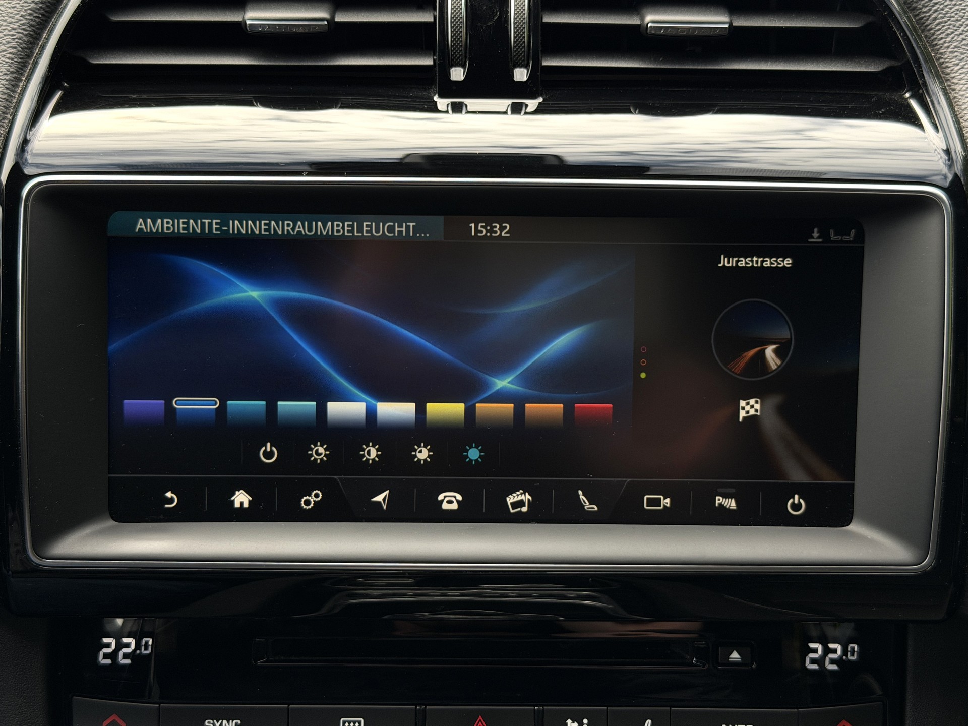 JAGUAR F-Pace 25d R-Sport AWD Automatik-image-19