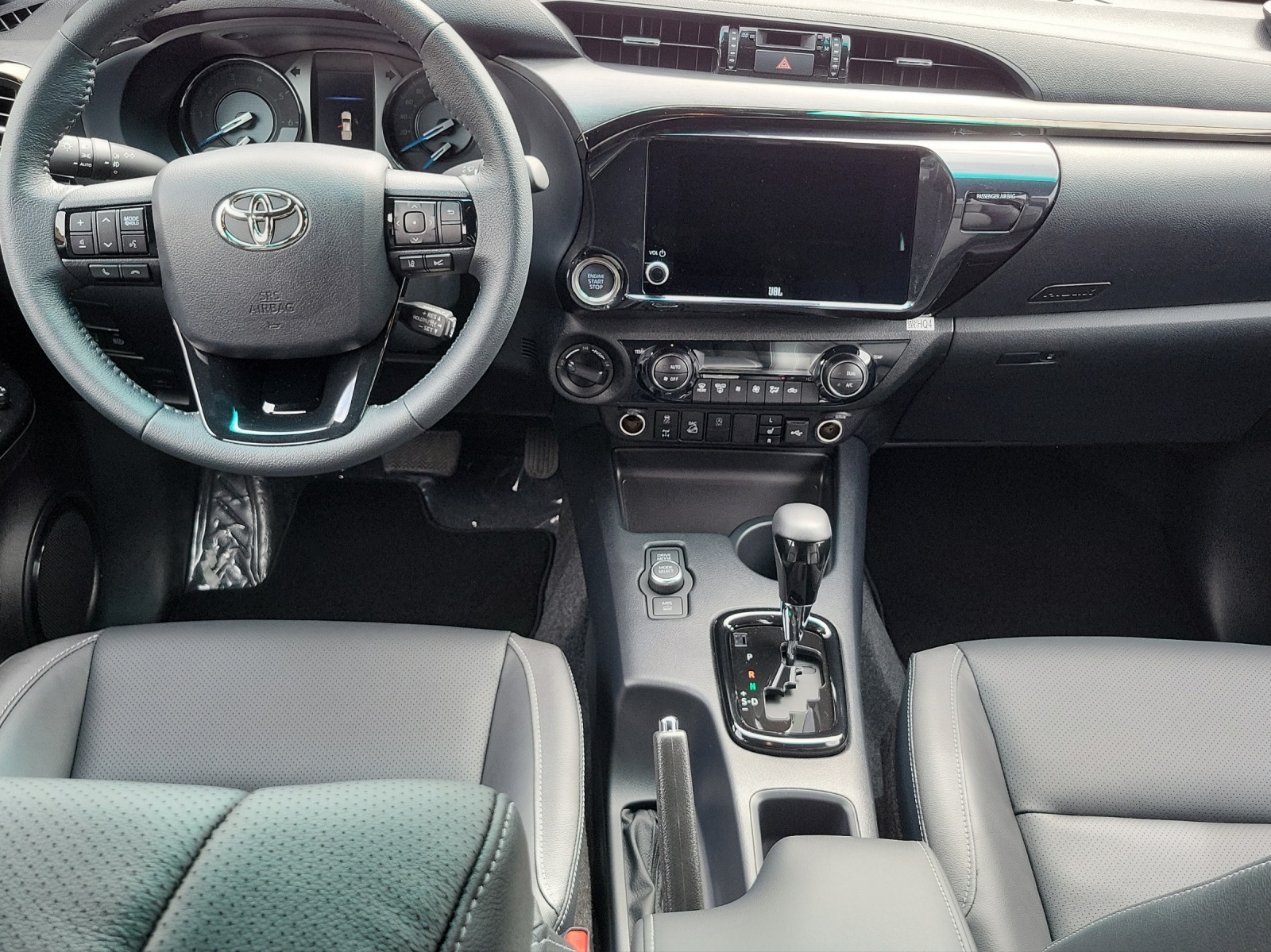 TOYOTA Hilux Double Cab.-Pick-up 2.8 Invincible AWD-image-13