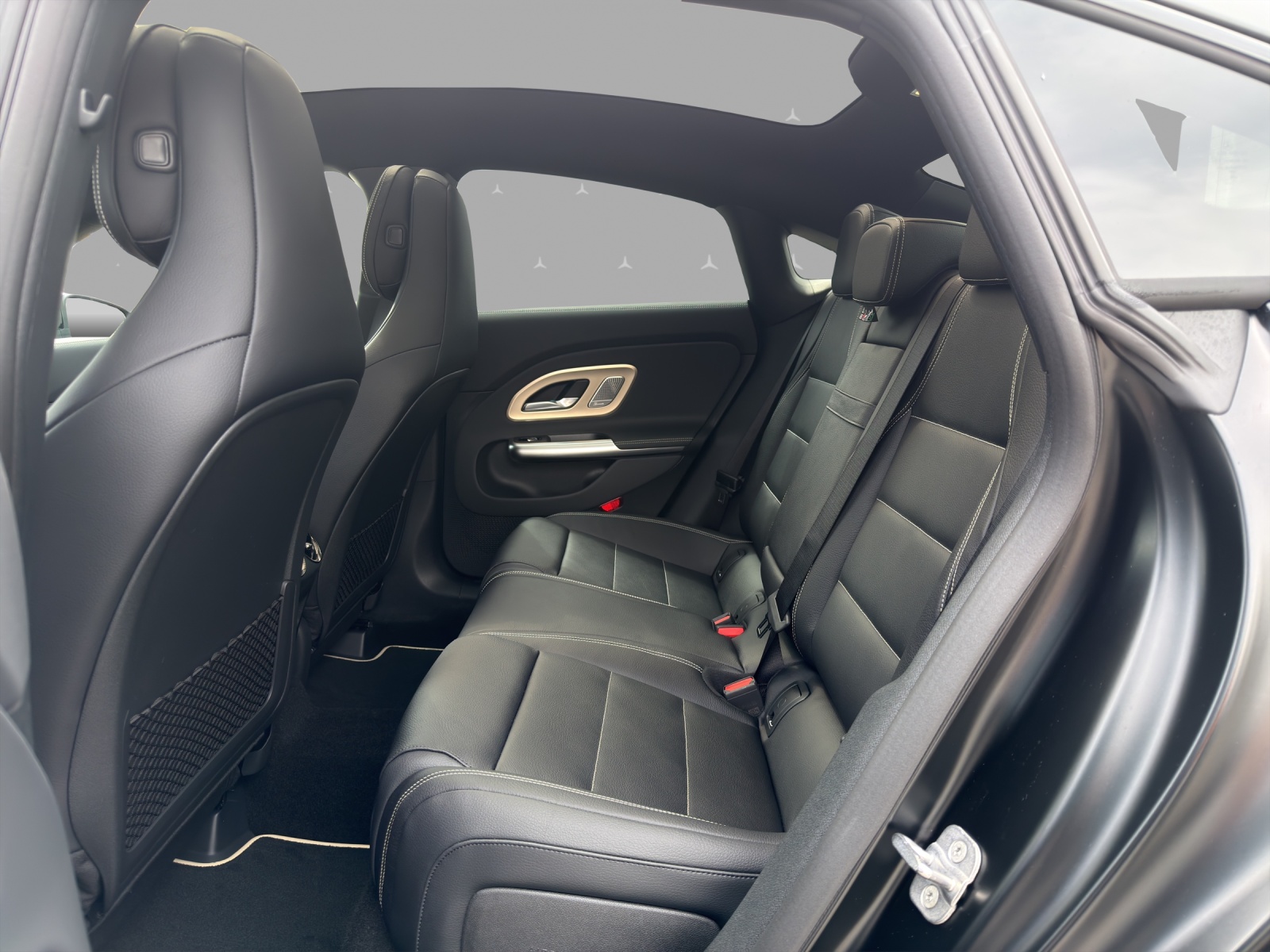 MERCEDES-BENZ CLA 220 8G-DCT 4Matic-image-12
